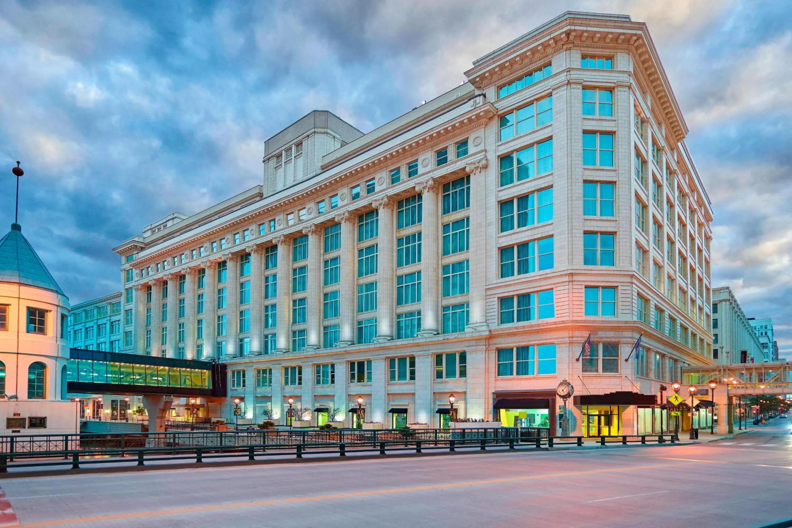 Property building in Residence Inn Milwaukee Downtown