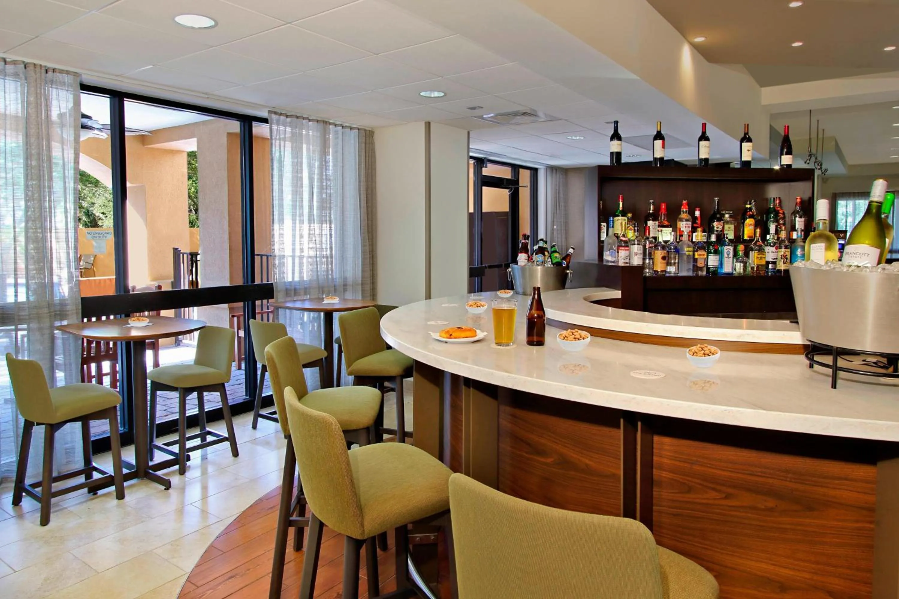 Lounge or bar in Courtyard by Marriott Cocoa Beach Cape Canaveral