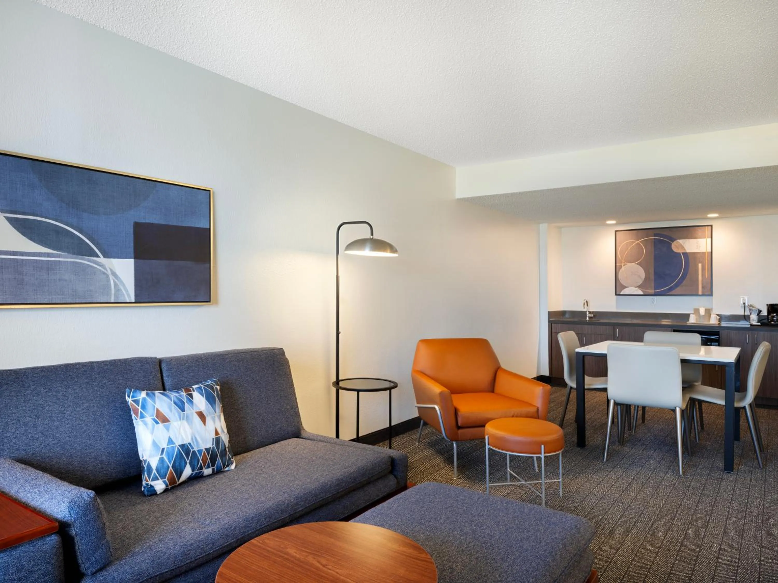 Living room in Courtyard by Marriott Cocoa Beach Cape Canaveral