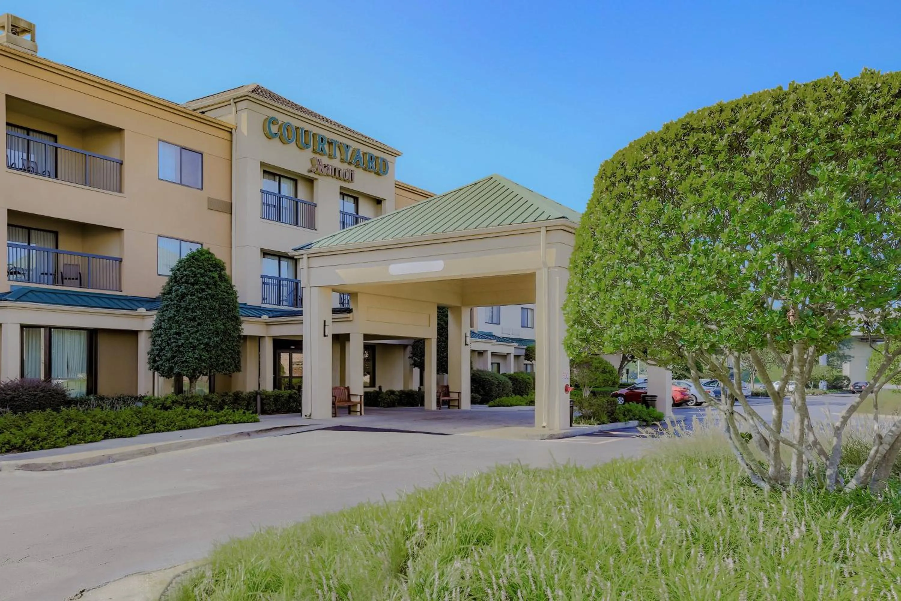 Property building in Courtyard by Marriott Monroe Airport