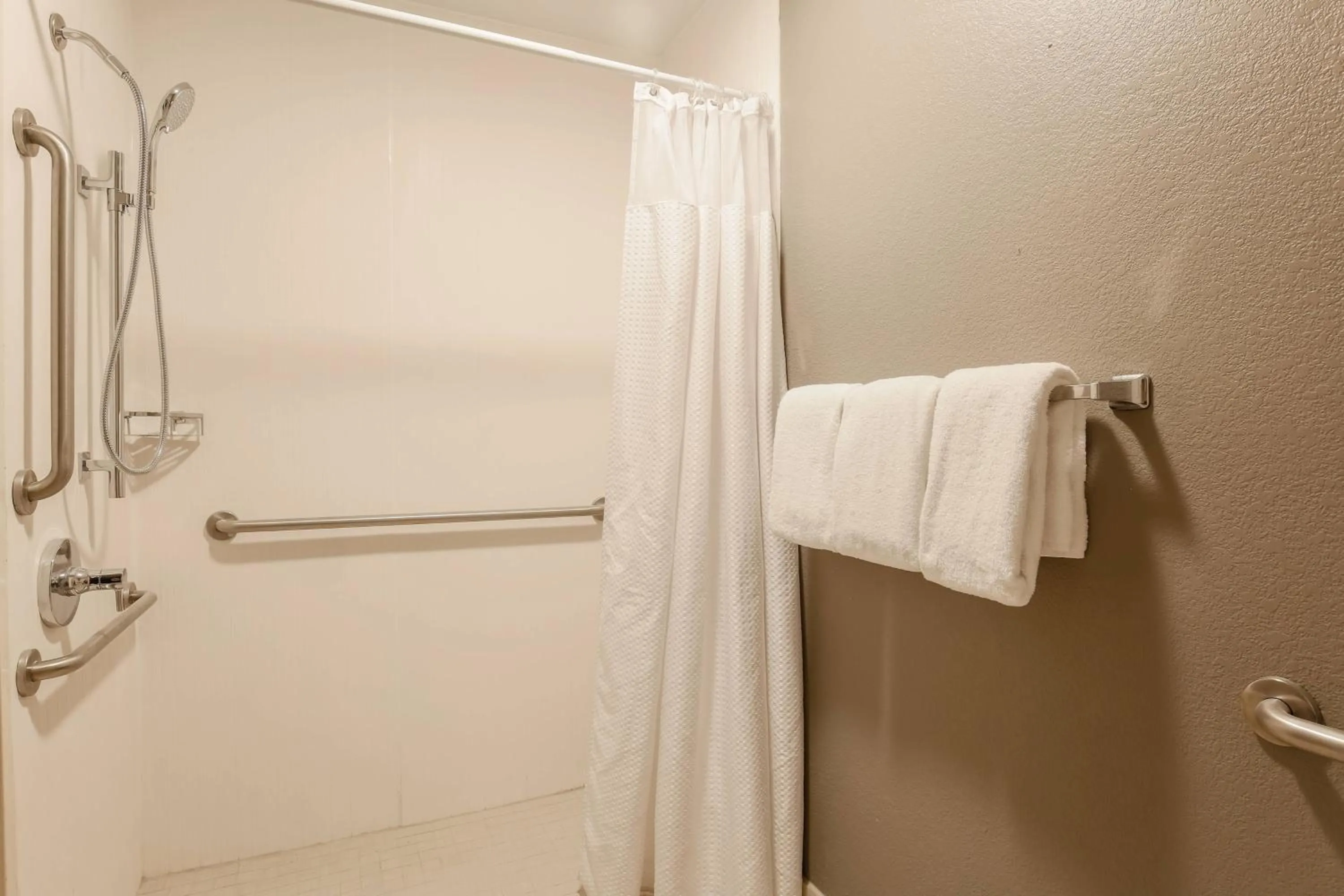 Bathroom in Courtyard by Marriott Monroe Airport