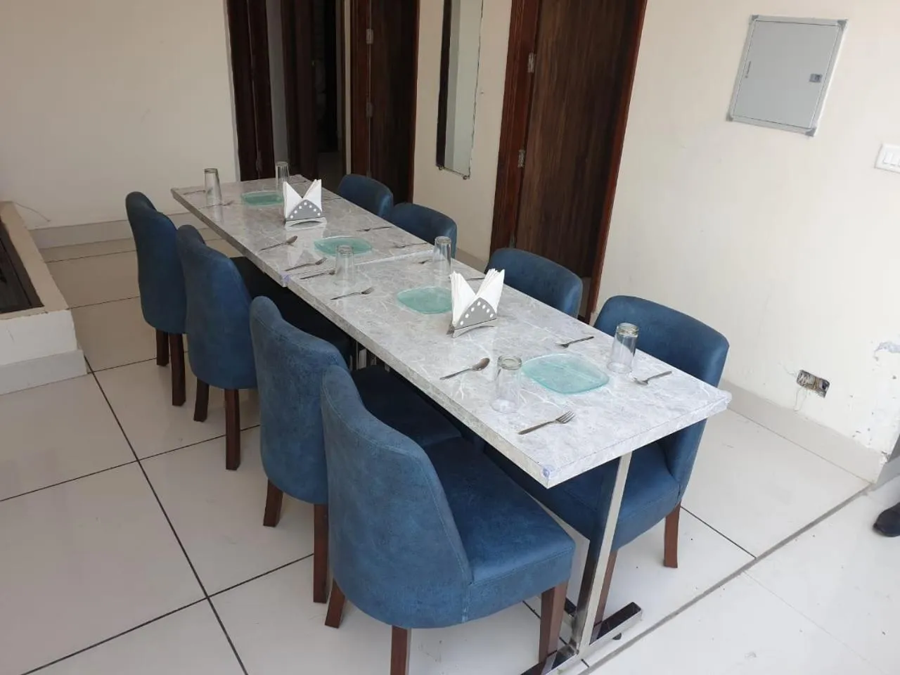Dining area in Hotel Malhotra inn 50 Meter from Golden Temple