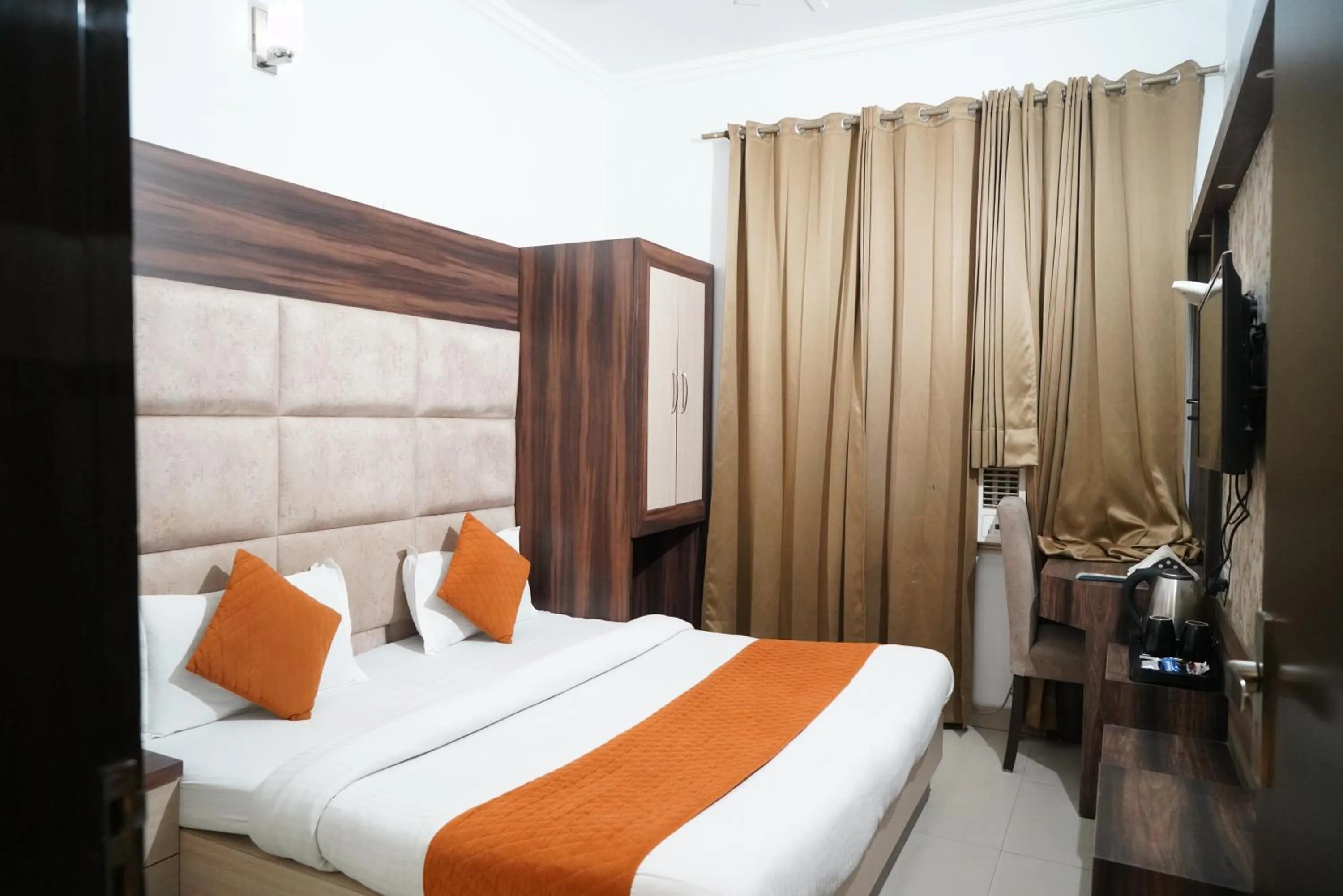 Bedroom, Bed in Hotel Malhotra inn 50 Meter from Golden Temple