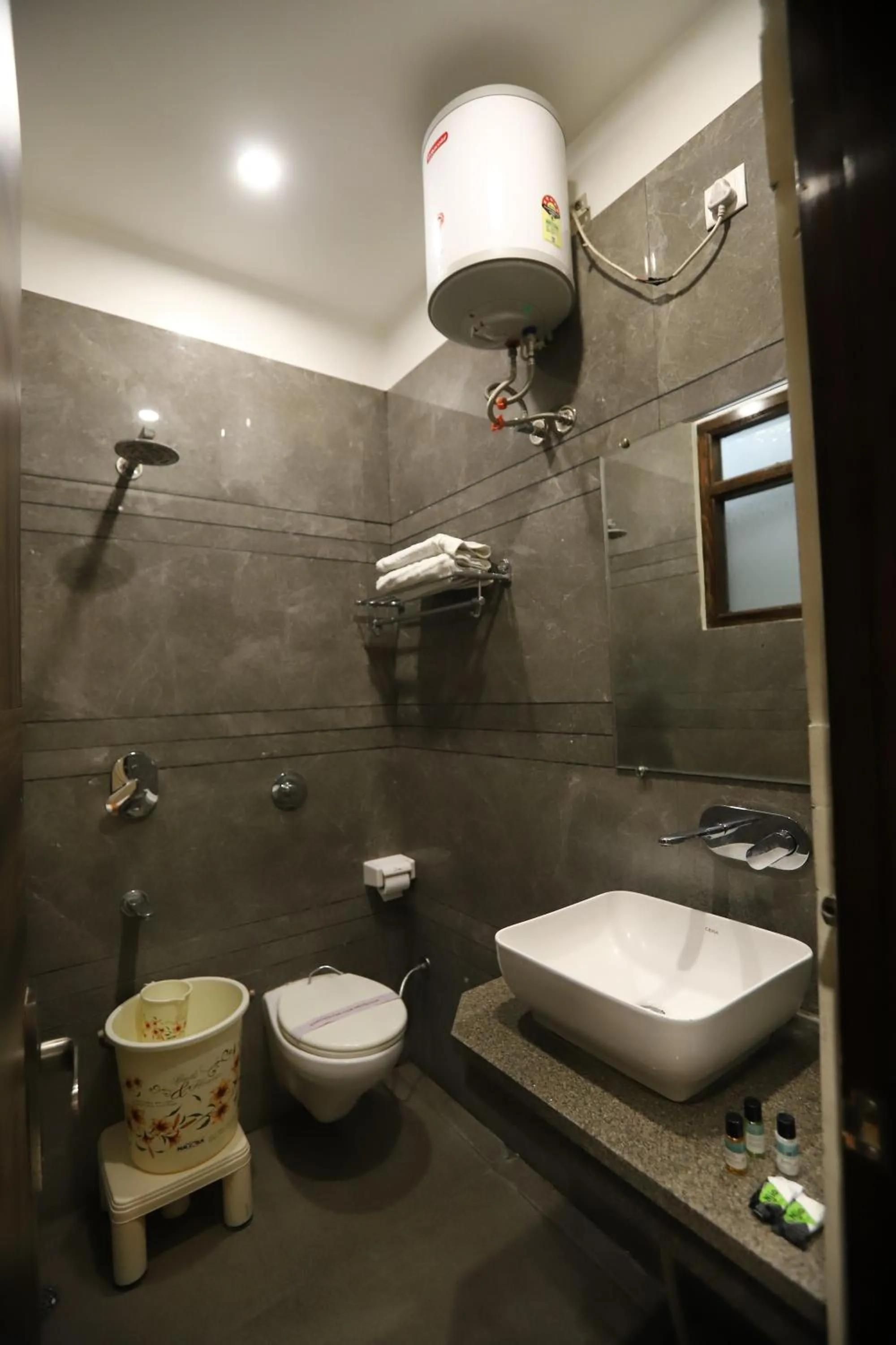 Bathroom in Hotel Malhotra inn 50 Meter from Golden Temple