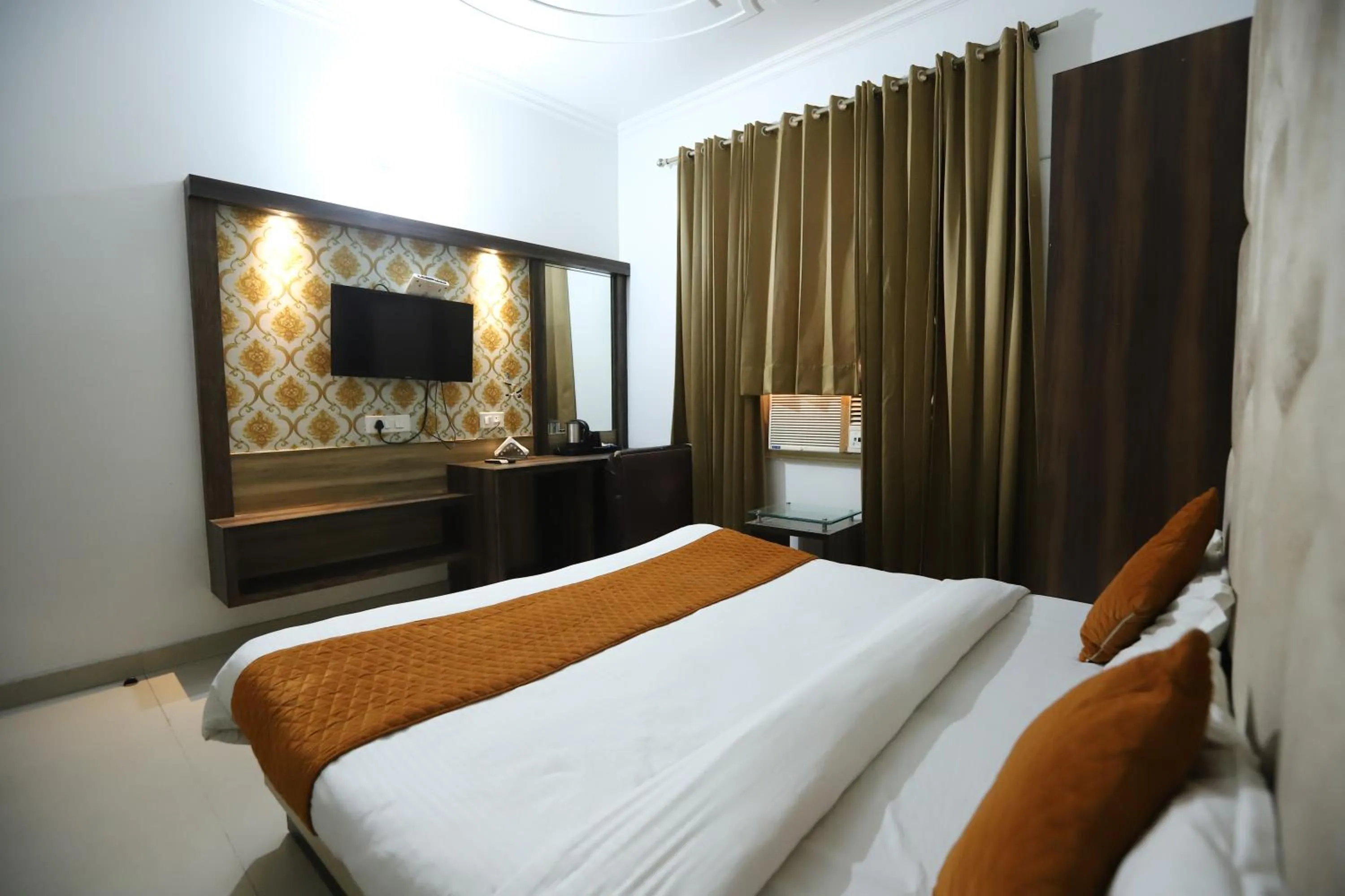 Bedroom, Bed in Hotel Malhotra inn 50 Meter from Golden Temple