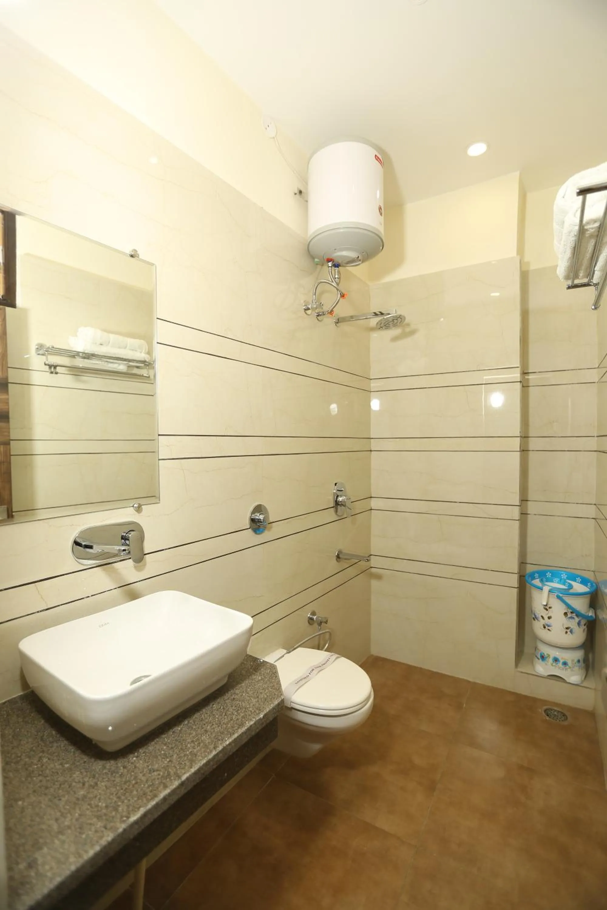 Bathroom in Hotel Malhotra inn 50 Meter from Golden Temple