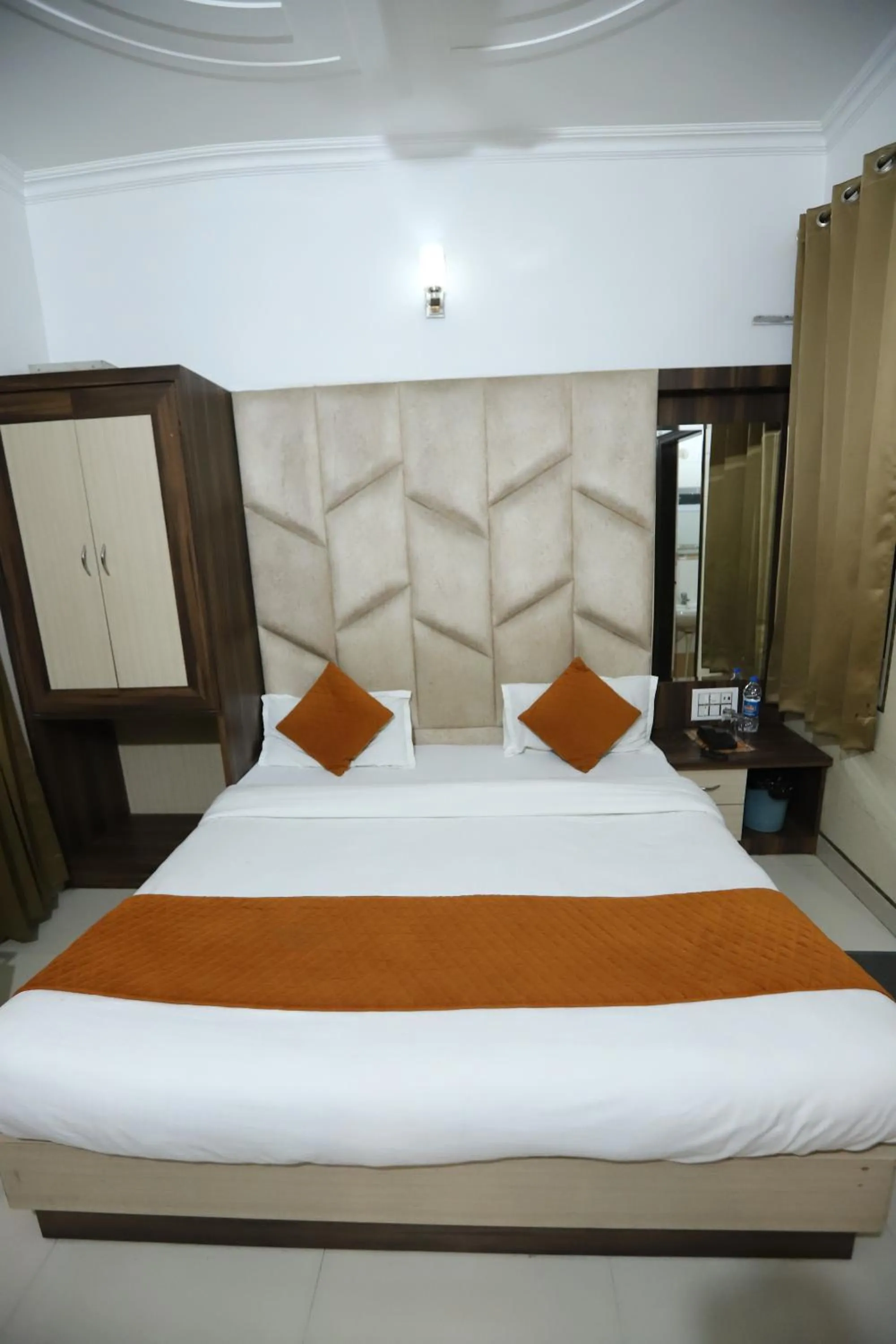 Bedroom, Bed in Hotel Malhotra inn 50 Meter from Golden Temple