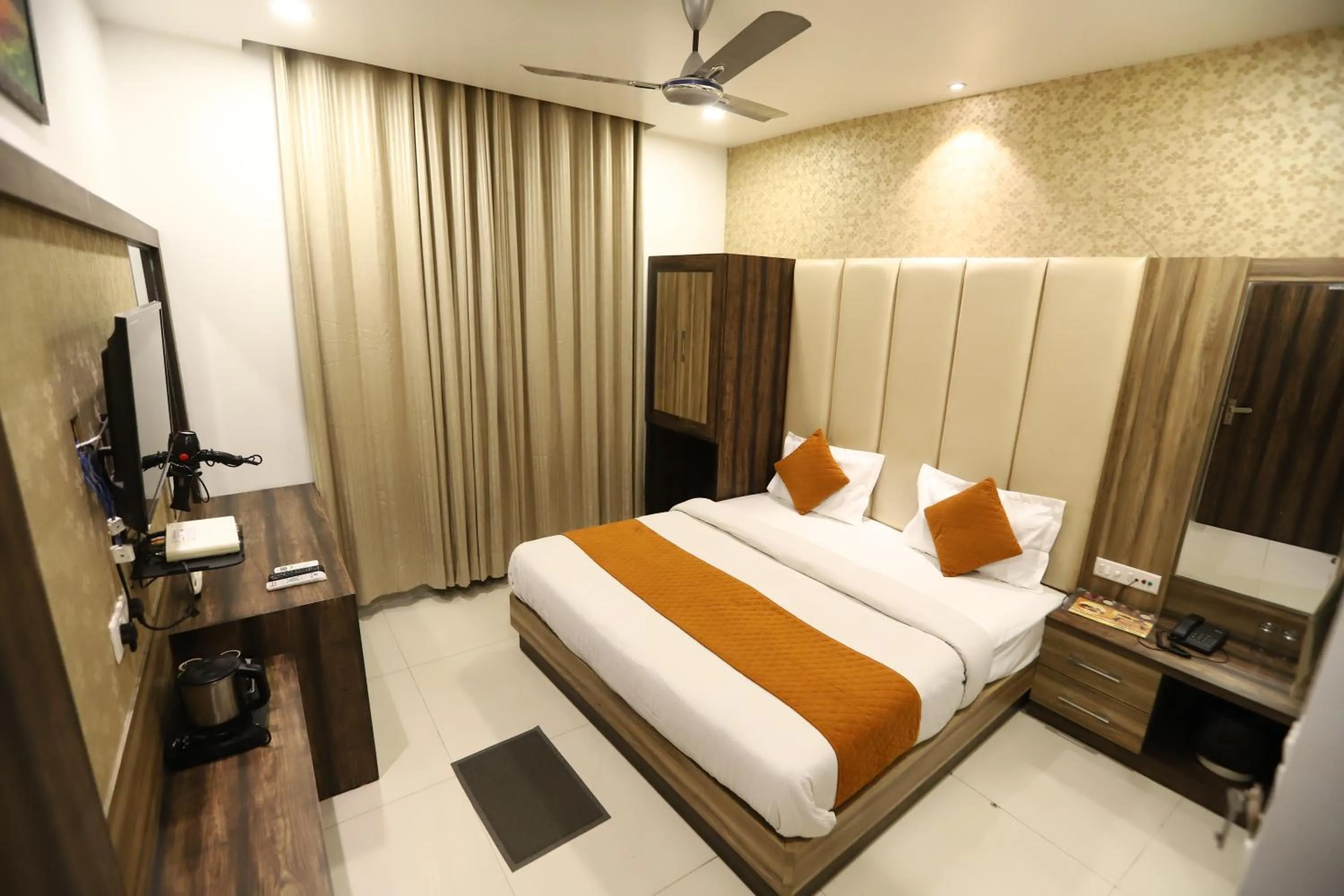 Bedroom, Bed in Hotel Malhotra inn 50 Meter from Golden Temple