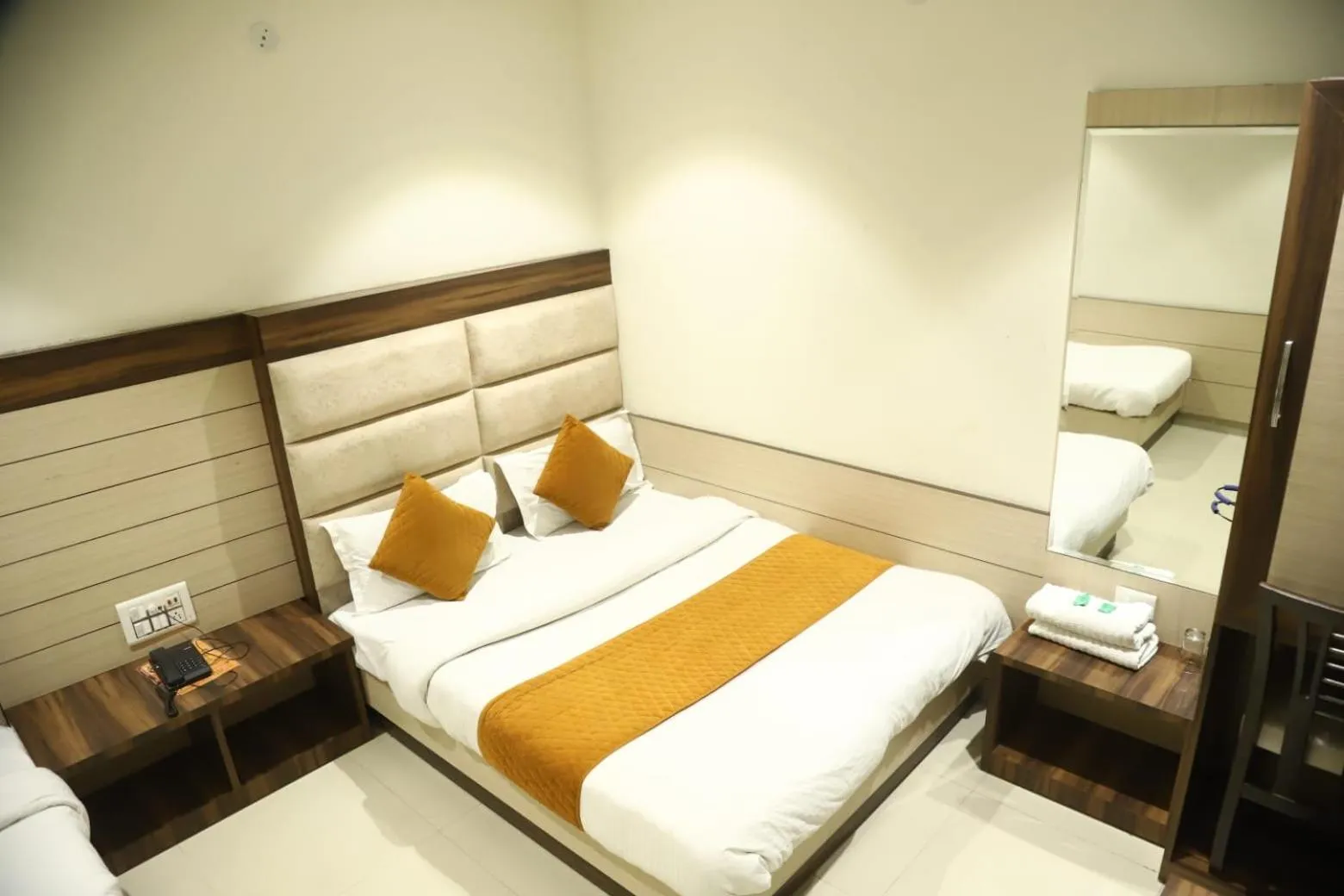 Bedroom, Bed in Hotel Malhotra inn 50 Meter from Golden Temple