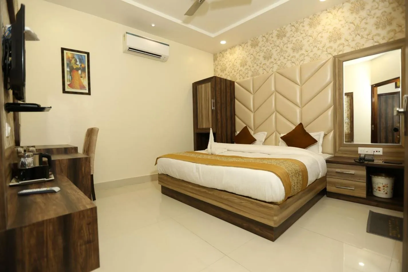 Bed in Hotel Malhotra inn 50 Meter from Golden Temple