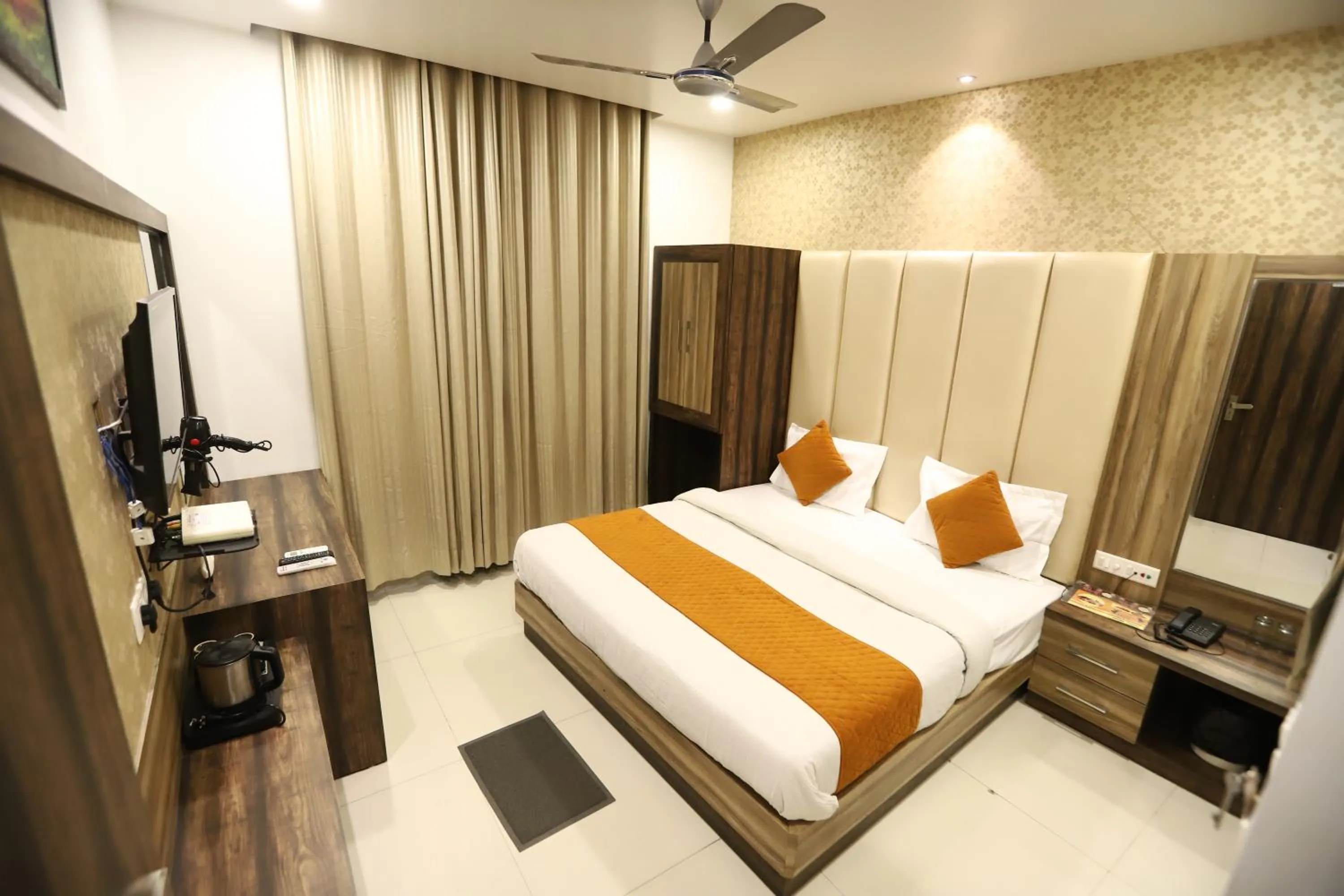 Bedroom, Bed in Hotel Malhotra inn 50 Meter from Golden Temple