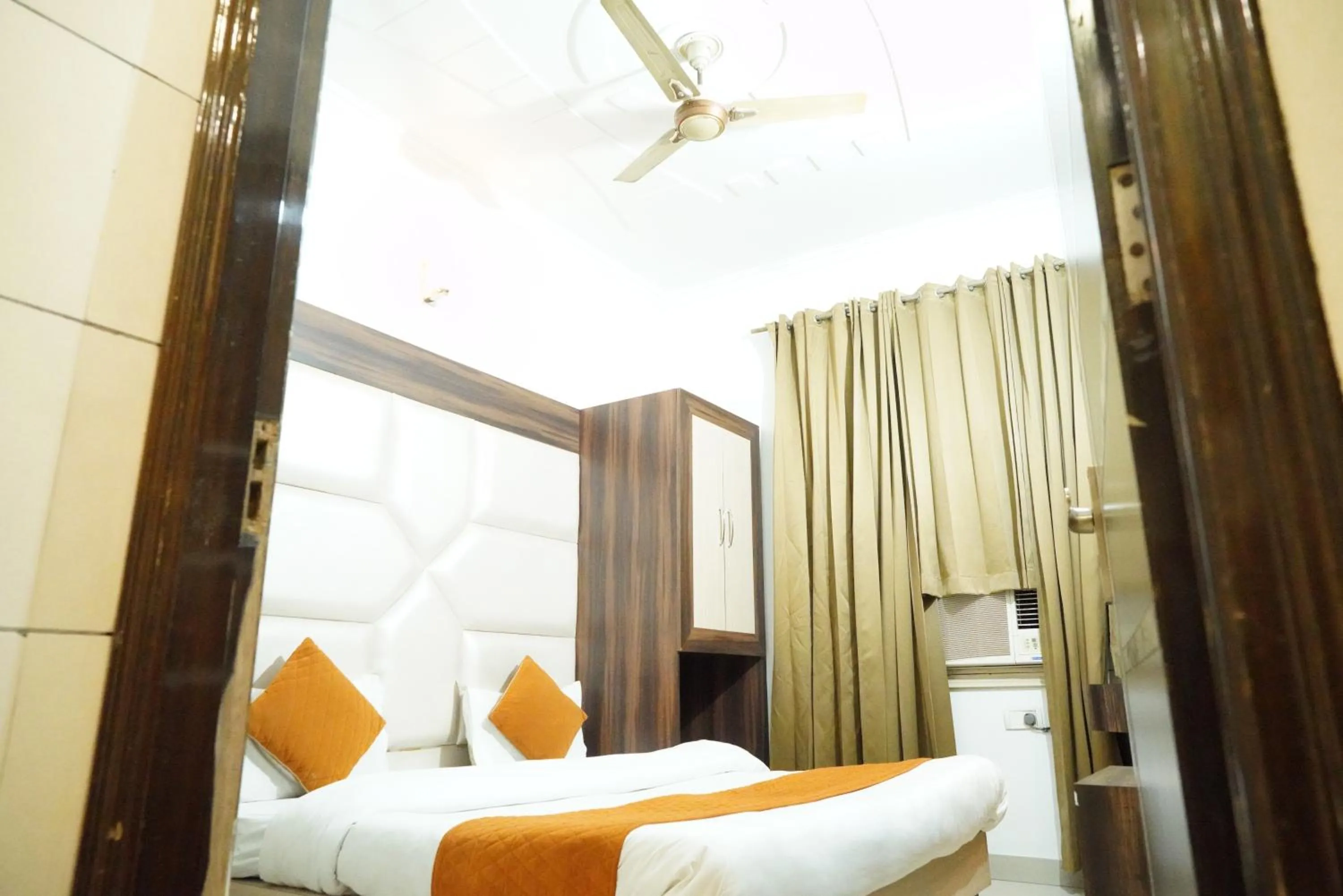 Bedroom, Bed in Hotel Malhotra inn 50 Meter from Golden Temple