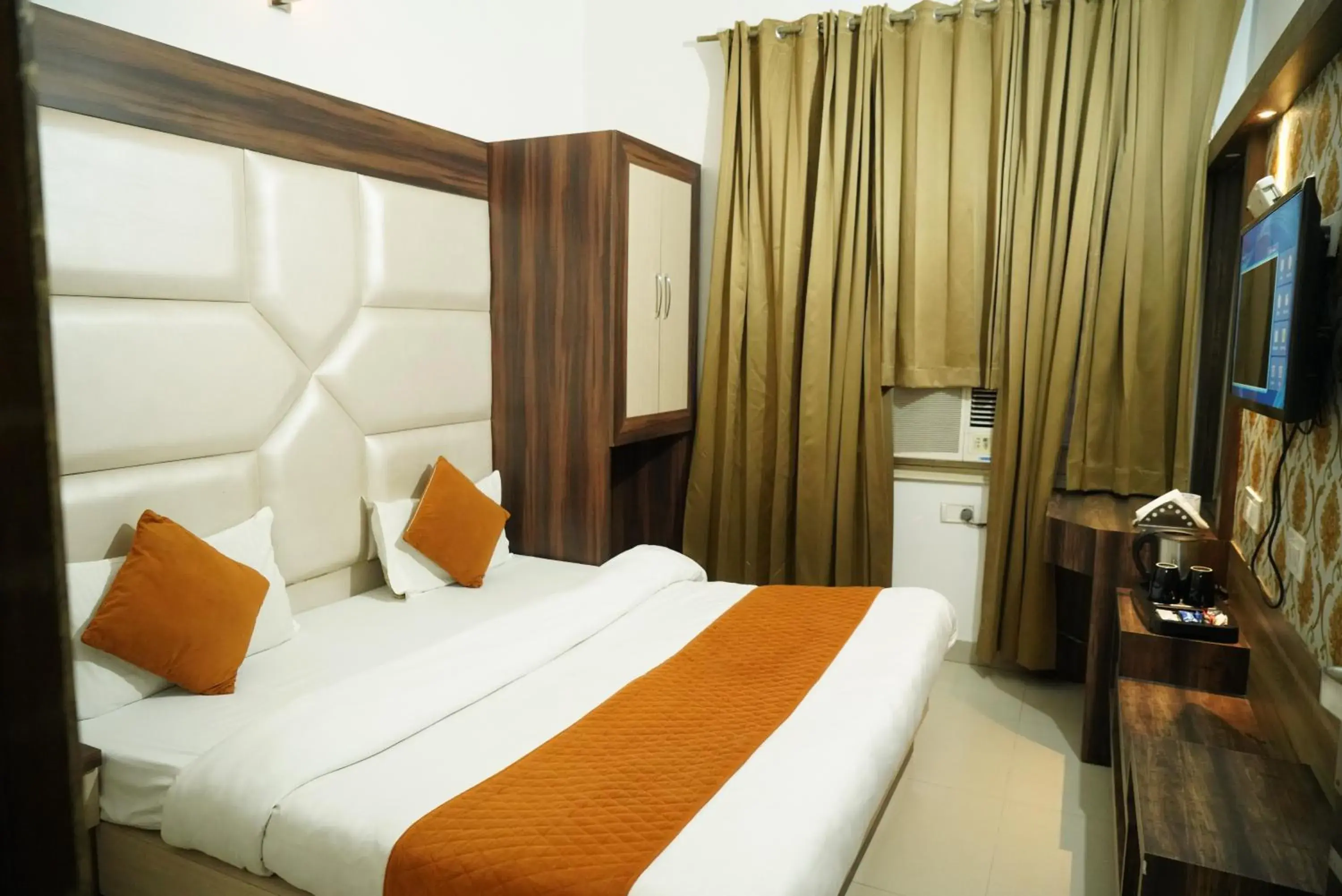 Deluxe King Room in Hotel Malhotra inn 50 Meter from Golden Temple Deluxe King Room in Hotel Malhotra inn 50 Meter from Golden Temple