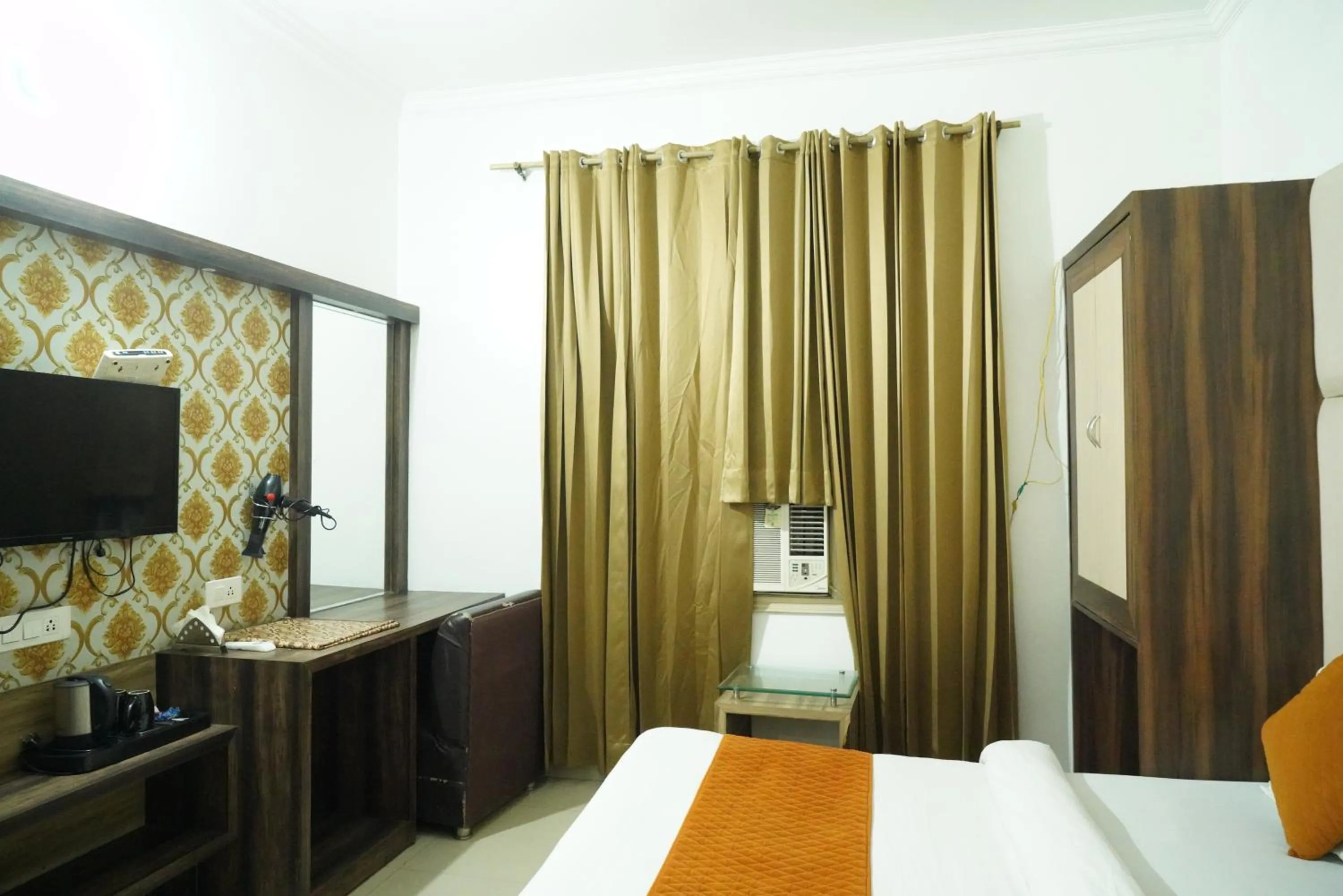 Bedroom, Bed in Hotel Malhotra inn 50 Meter from Golden Temple
