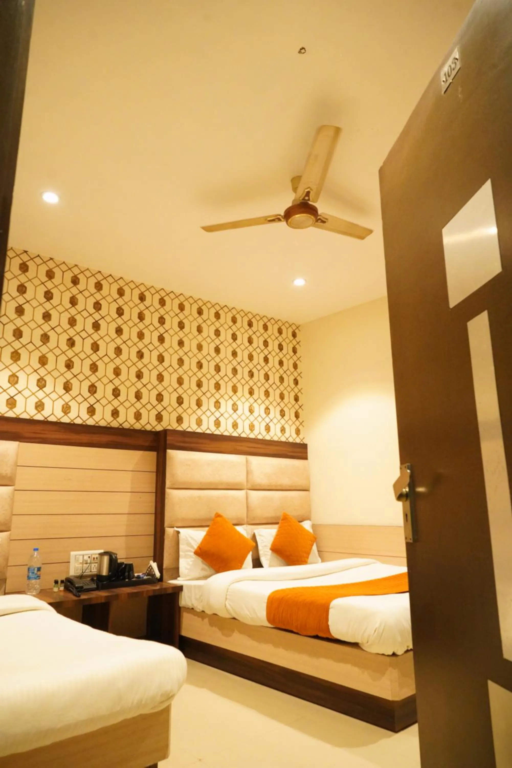 Bedroom, Bed in Hotel Malhotra inn 50 Meter from Golden Temple