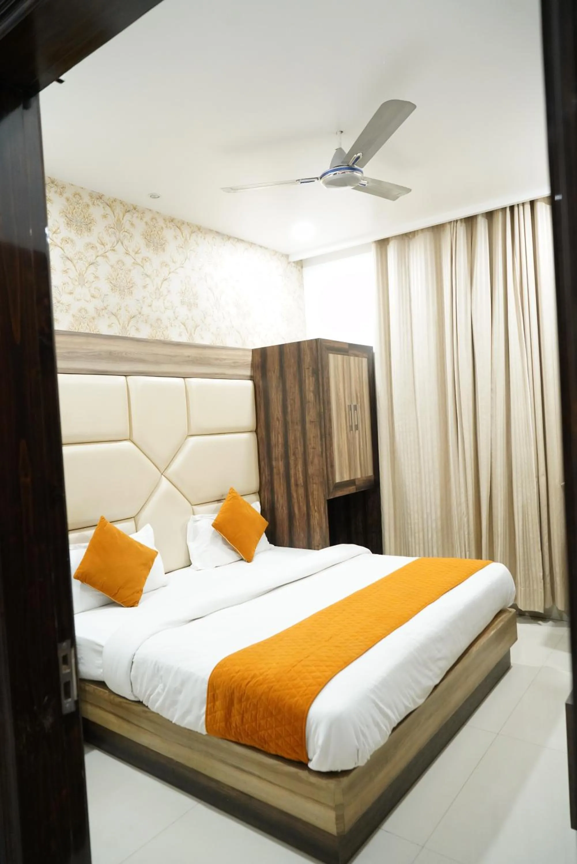 Bedroom, Bed in Hotel Malhotra inn 50 Meter from Golden Temple
