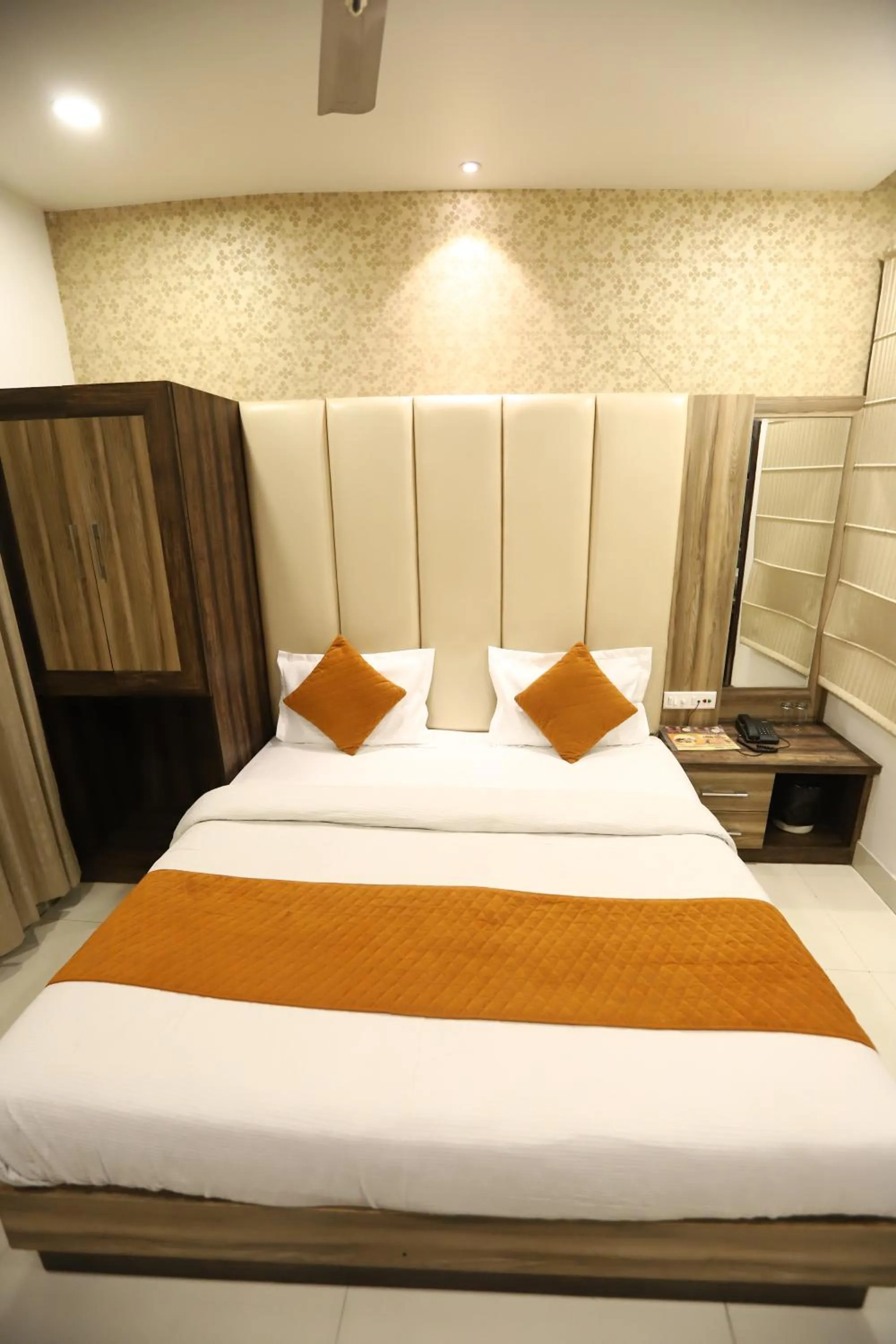 Bedroom, Bed in Hotel Malhotra inn 50 Meter from Golden Temple