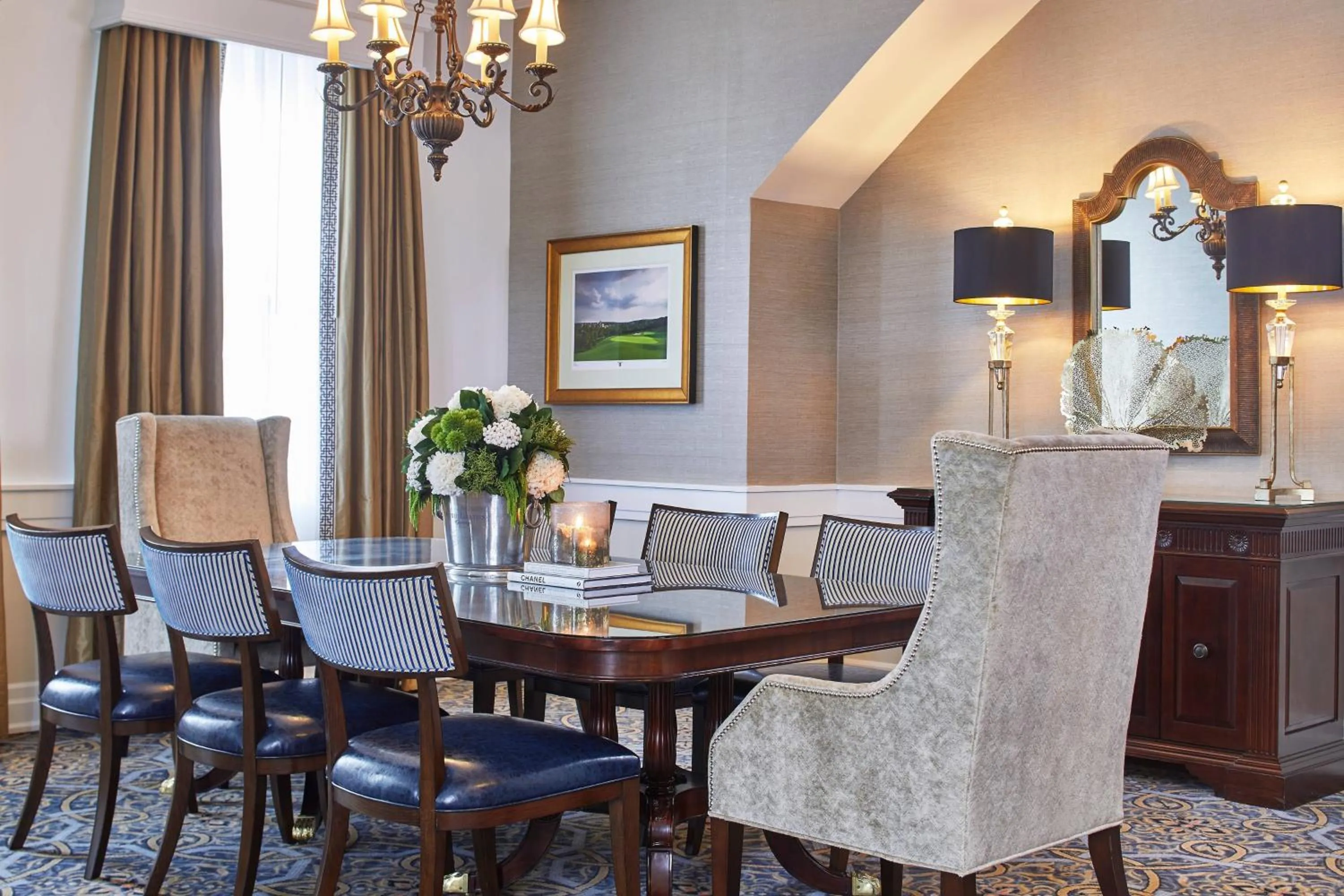 Photo of the whole room in The Battle House Renaissance Mobile Hotel & Spa