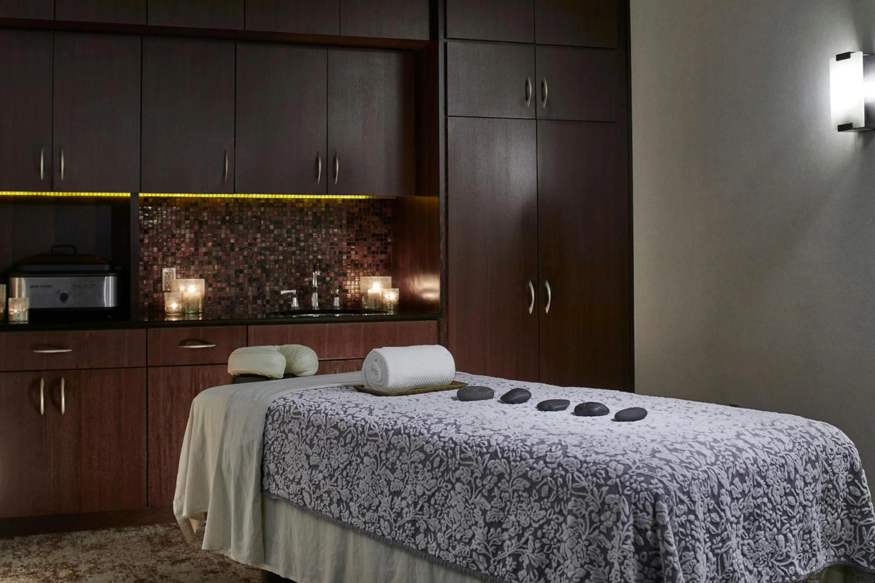 Spa and wellness centre/facilities, Bed in The Battle House Renaissance Mobile Hotel & Spa