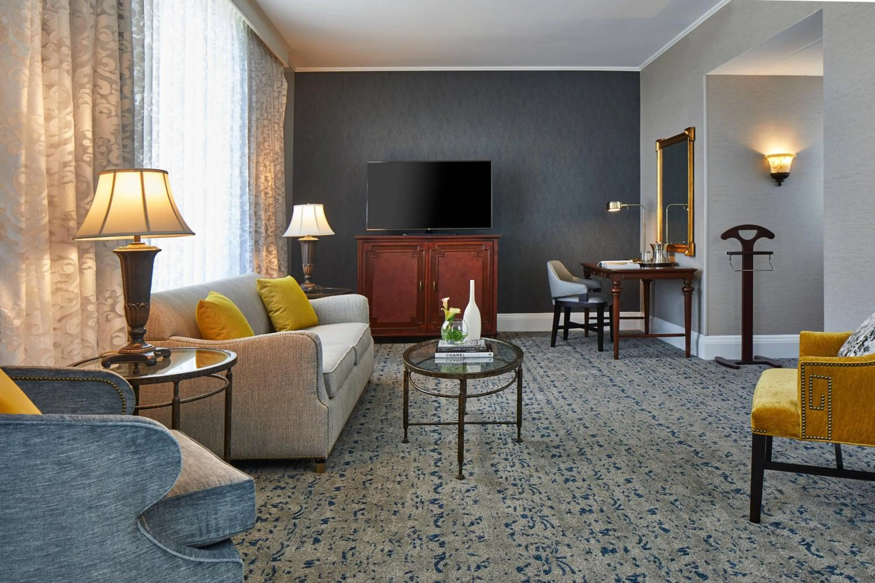 Living room in The Battle House Renaissance Mobile Hotel & Spa