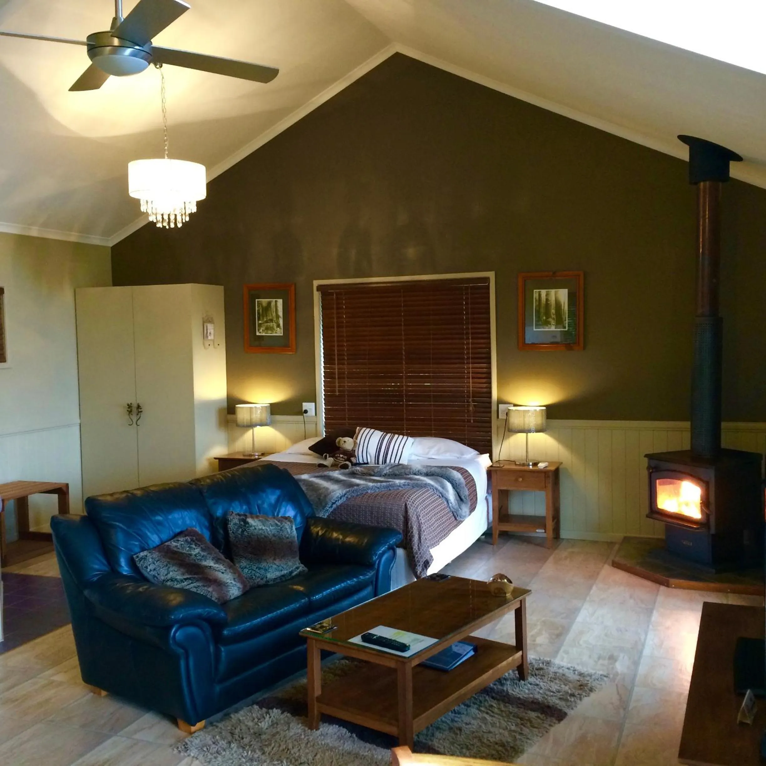 Photo of the whole room, Bed in Maleny Luxury Cottages
