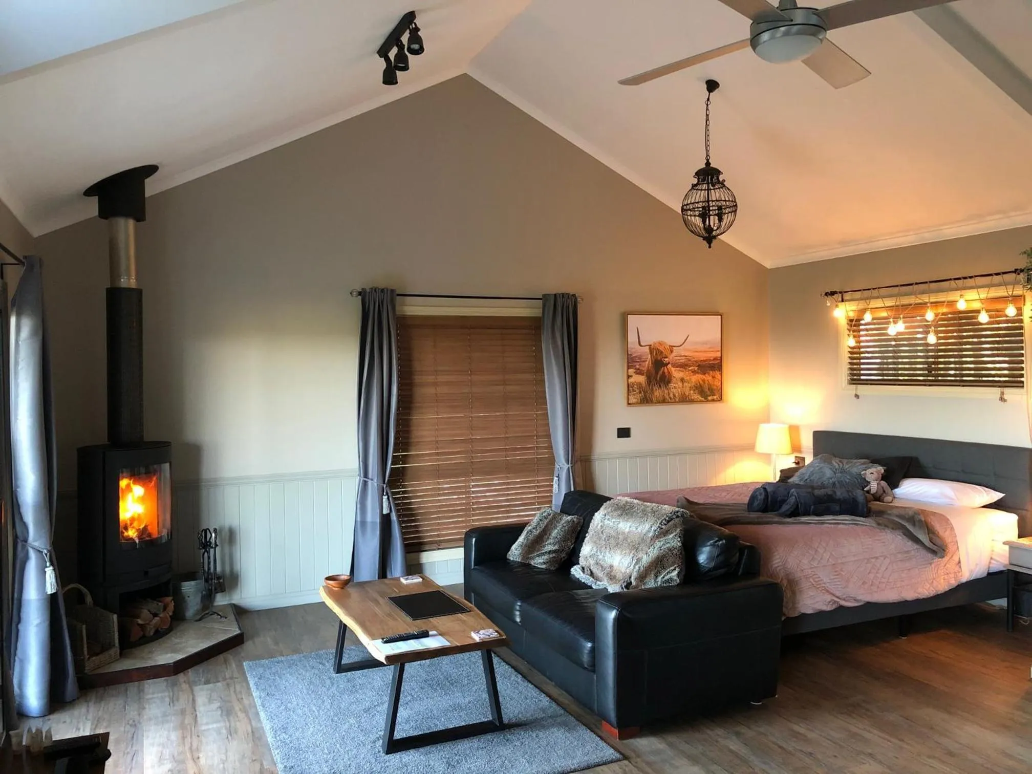 Living room, Bed in Maleny Luxury Cottages