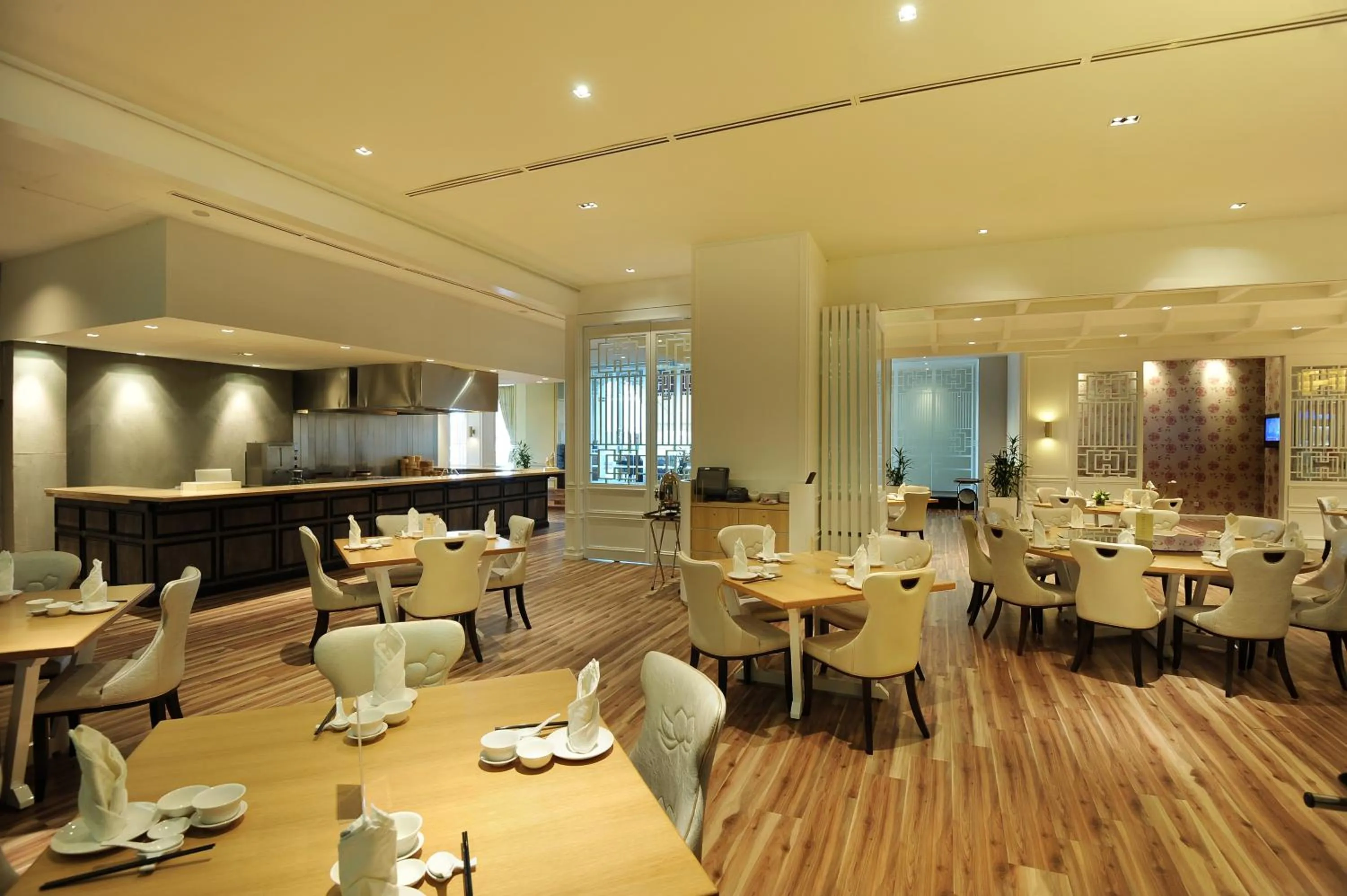 Restaurant/places to eat in Empire Hotel Subang