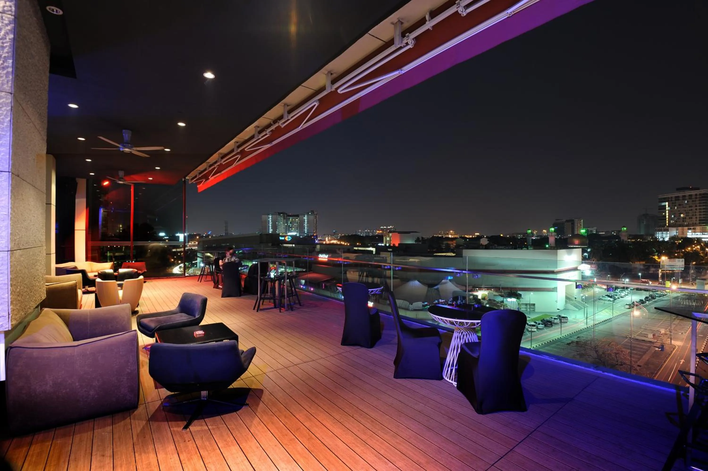 Restaurant/places to eat in Empire Hotel Subang