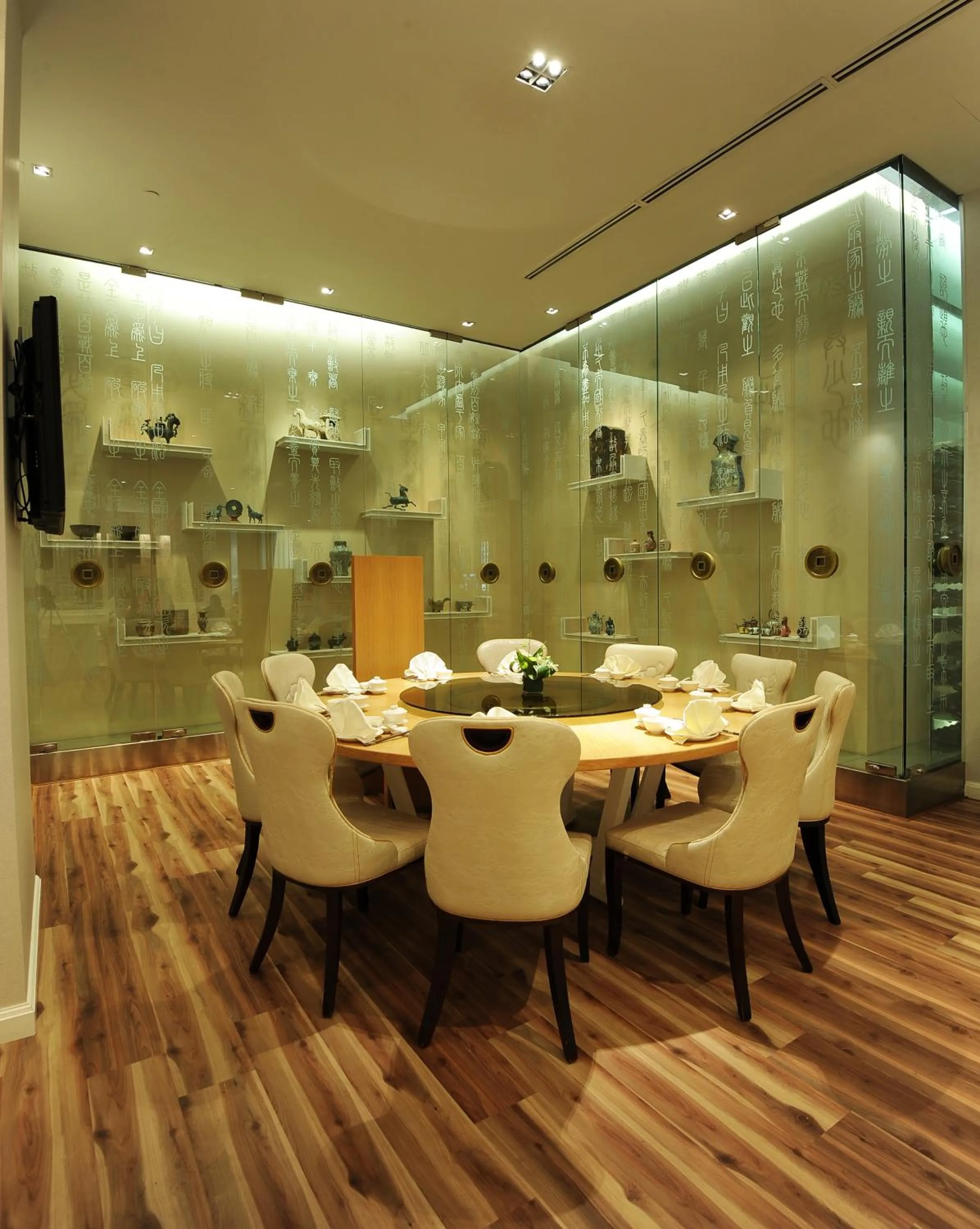 Restaurant/places to eat in Empire Hotel Subang