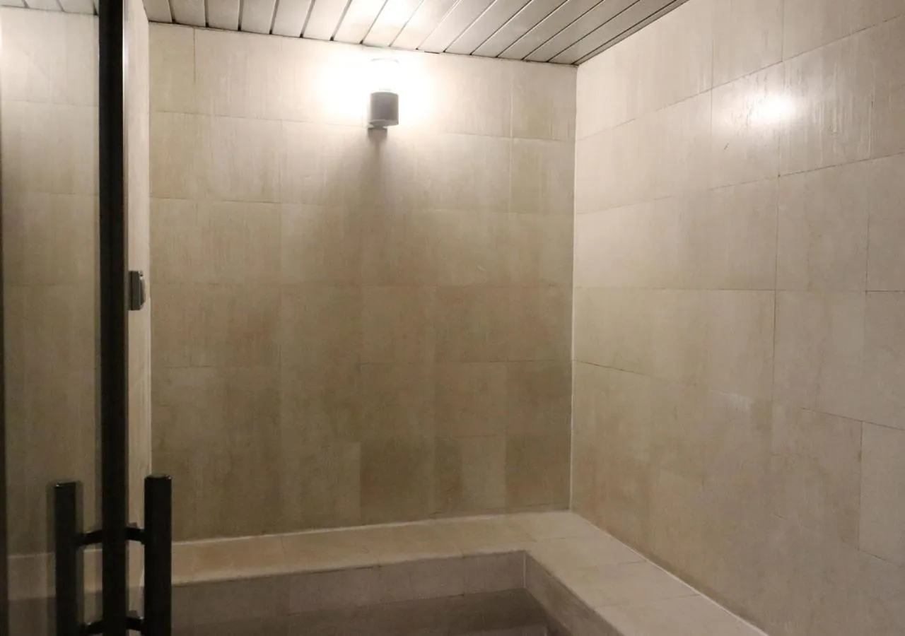 Fitness centre/facilities in Grand Palace Hotel