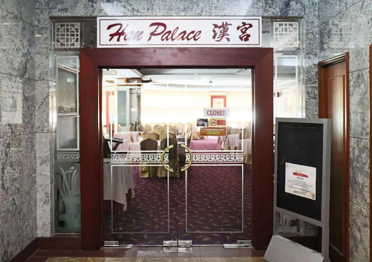 Restaurant/places to eat in Grand Palace Hotel