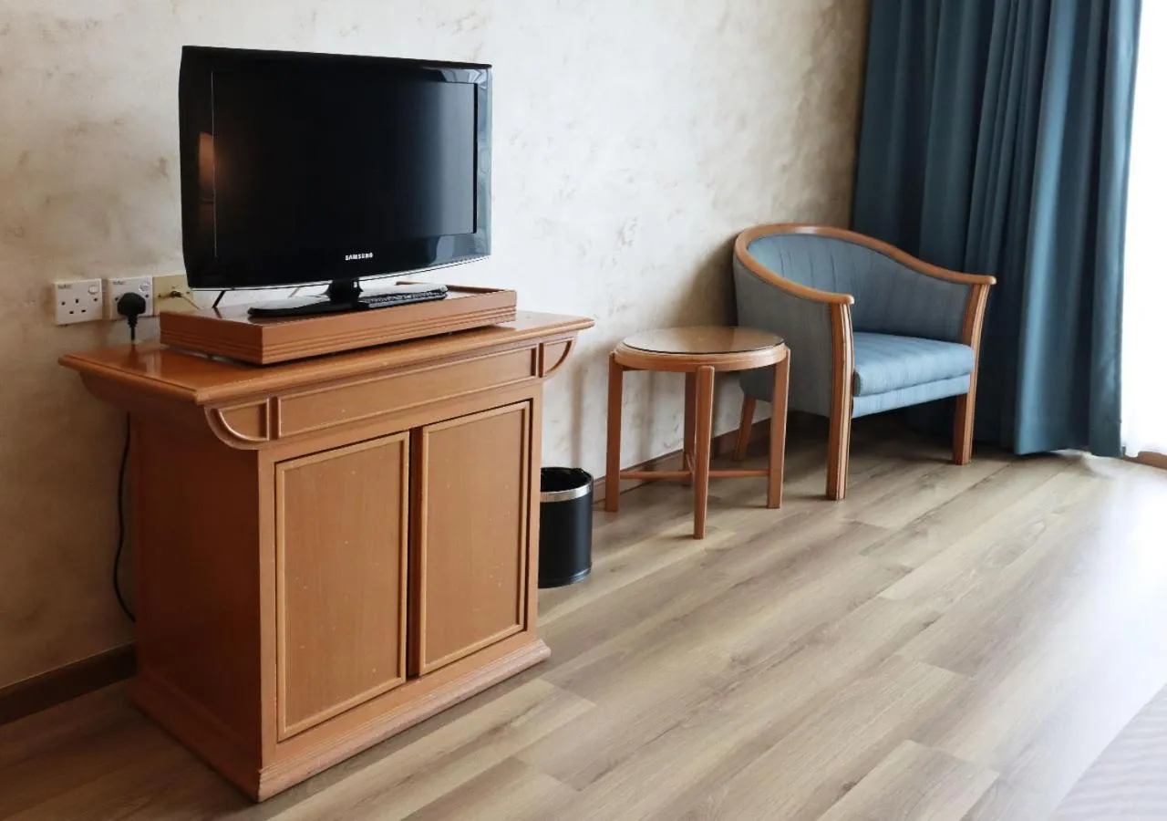 Communal lounge/ TV room in Grand Palace Hotel