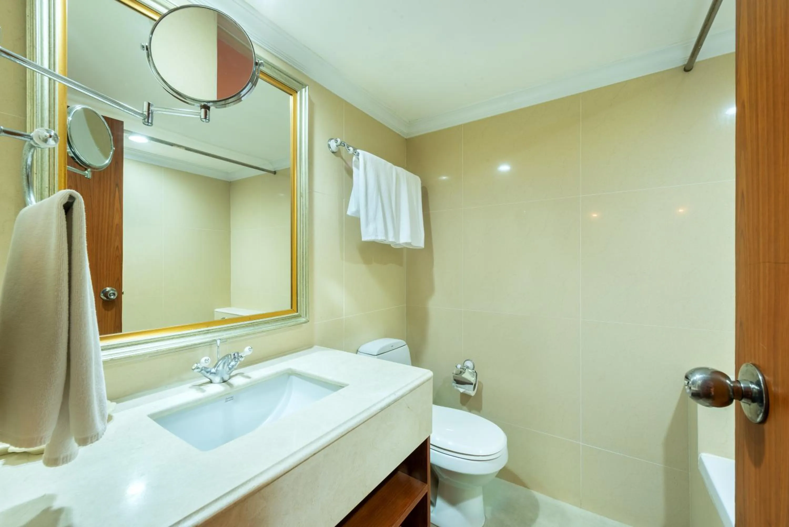 Shower in NASA BANGKOK - Airport Rail Link Ramkhamhang