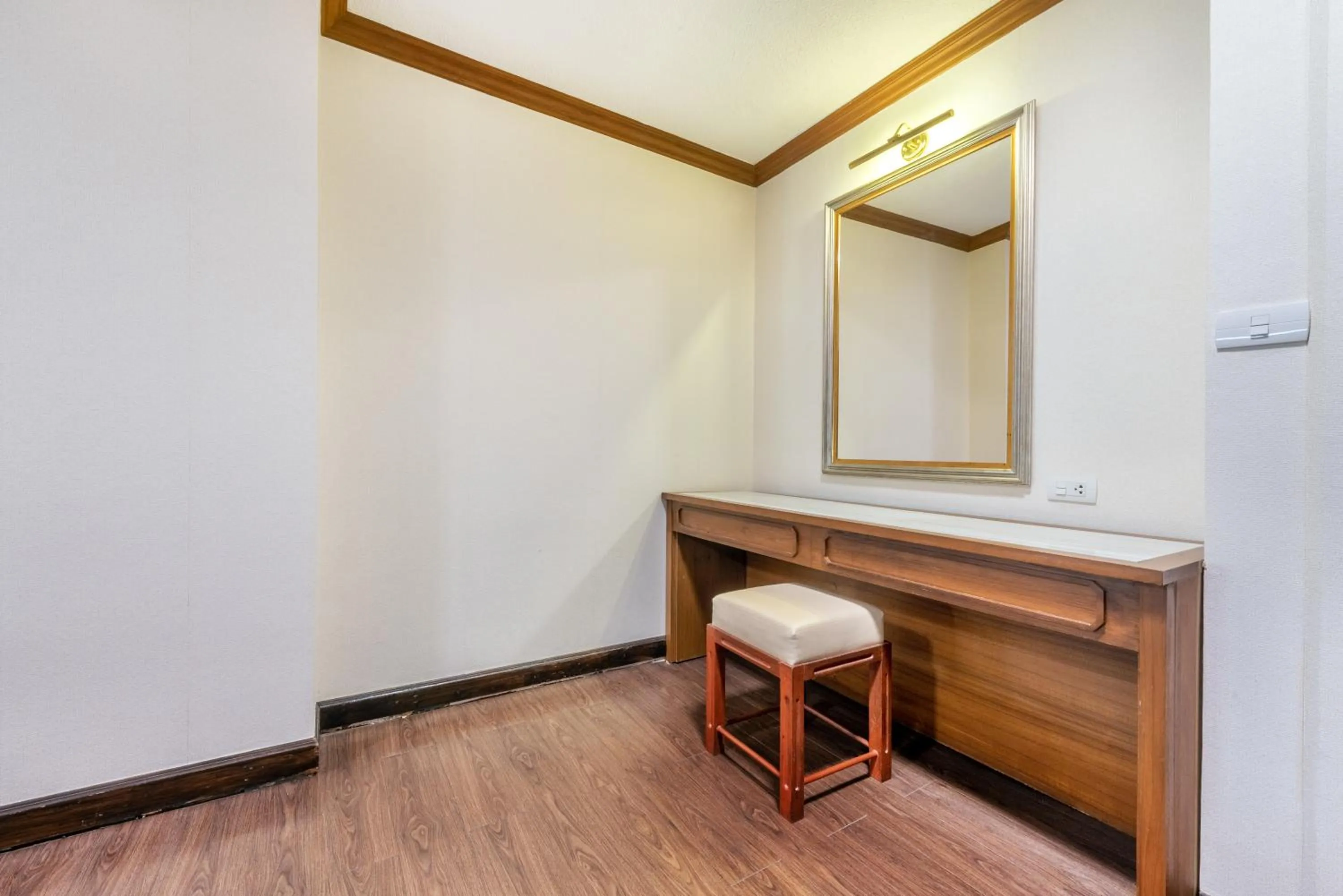 hair dresser in NASA BANGKOK - Airport Rail Link Ramkhamhang