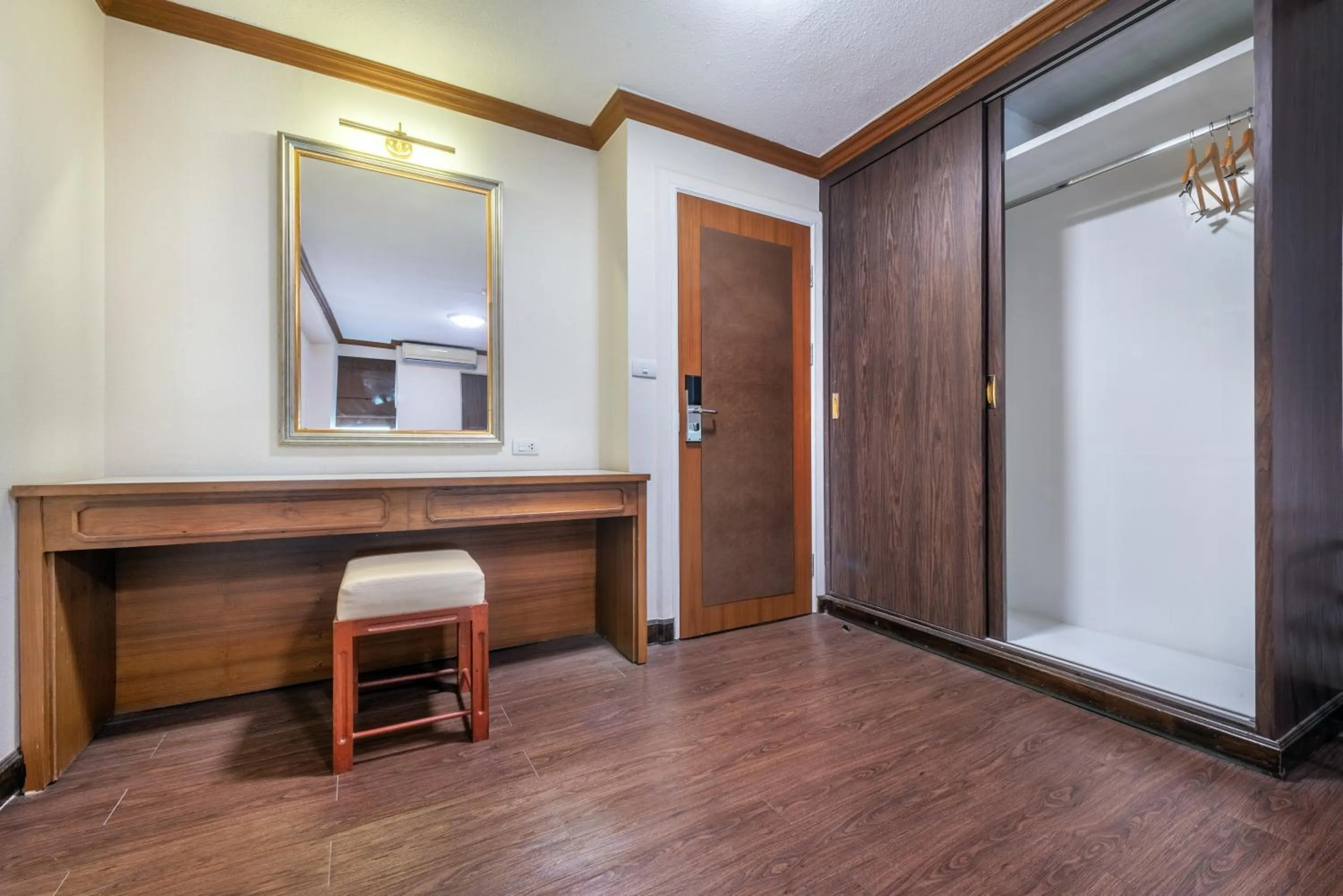 wardrobe in NASA BANGKOK - Airport Rail Link Ramkhamhang