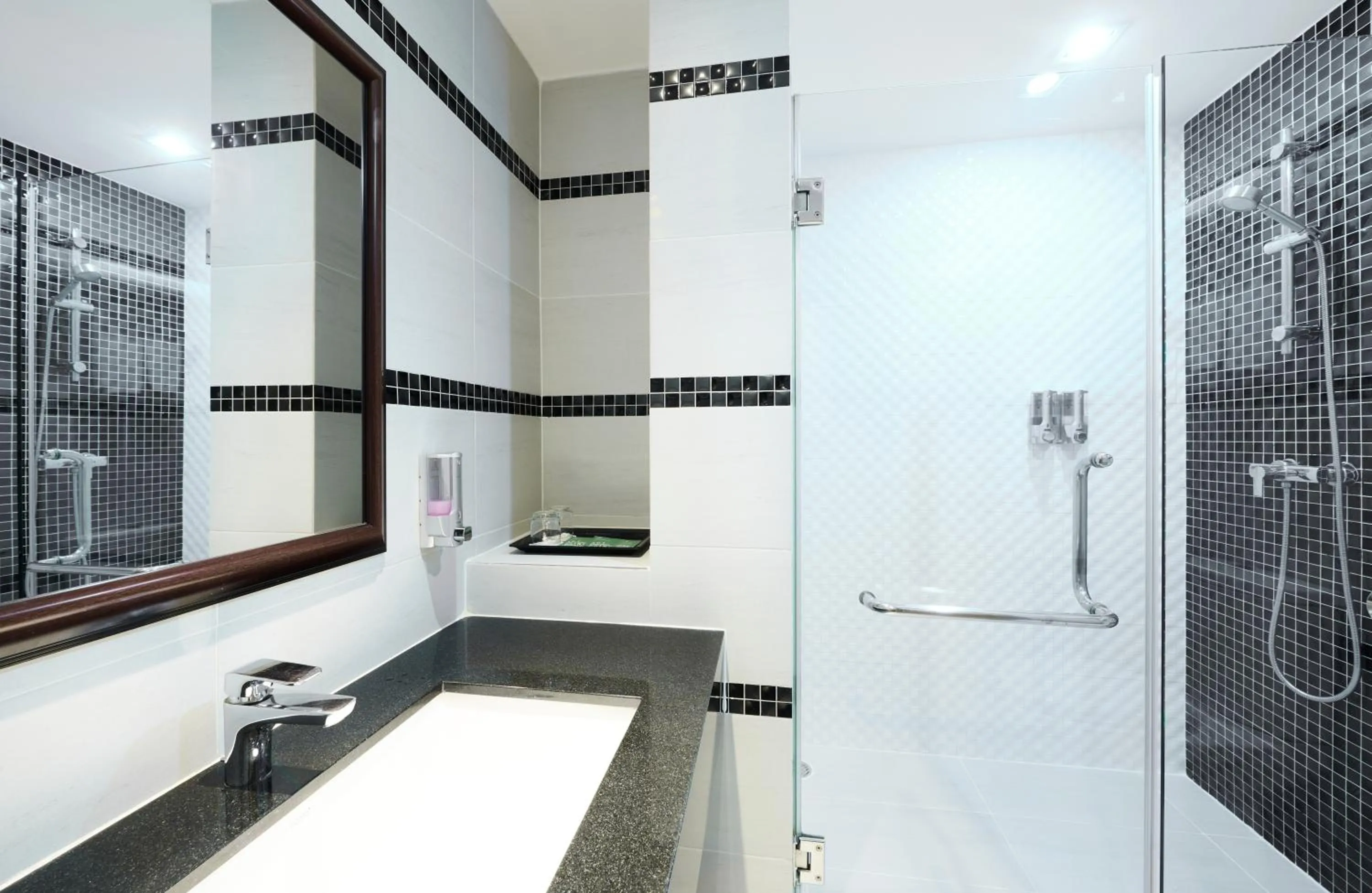 Shower in Adelphi Pattaya