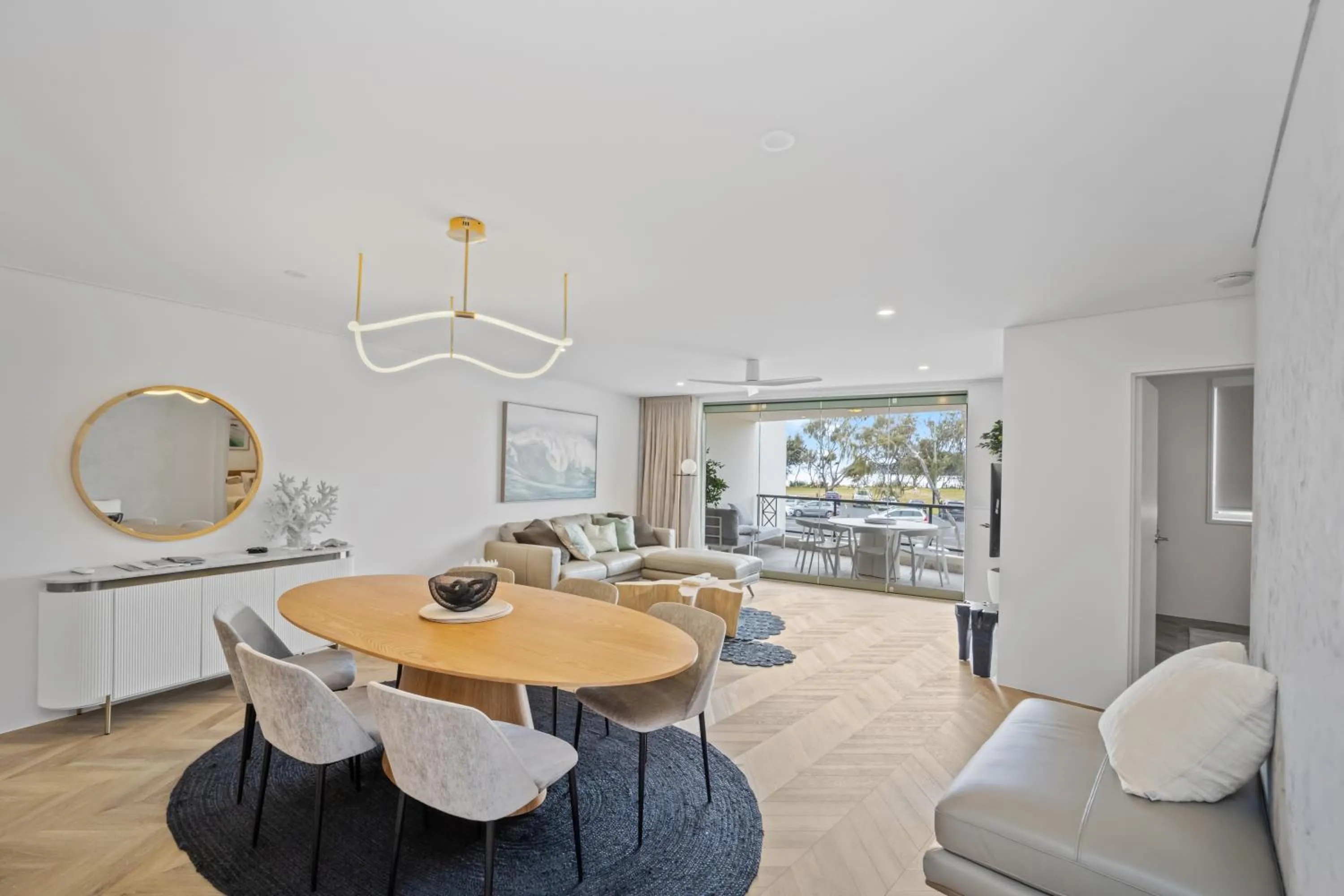 TV and multimedia in Bay Royal Apartments