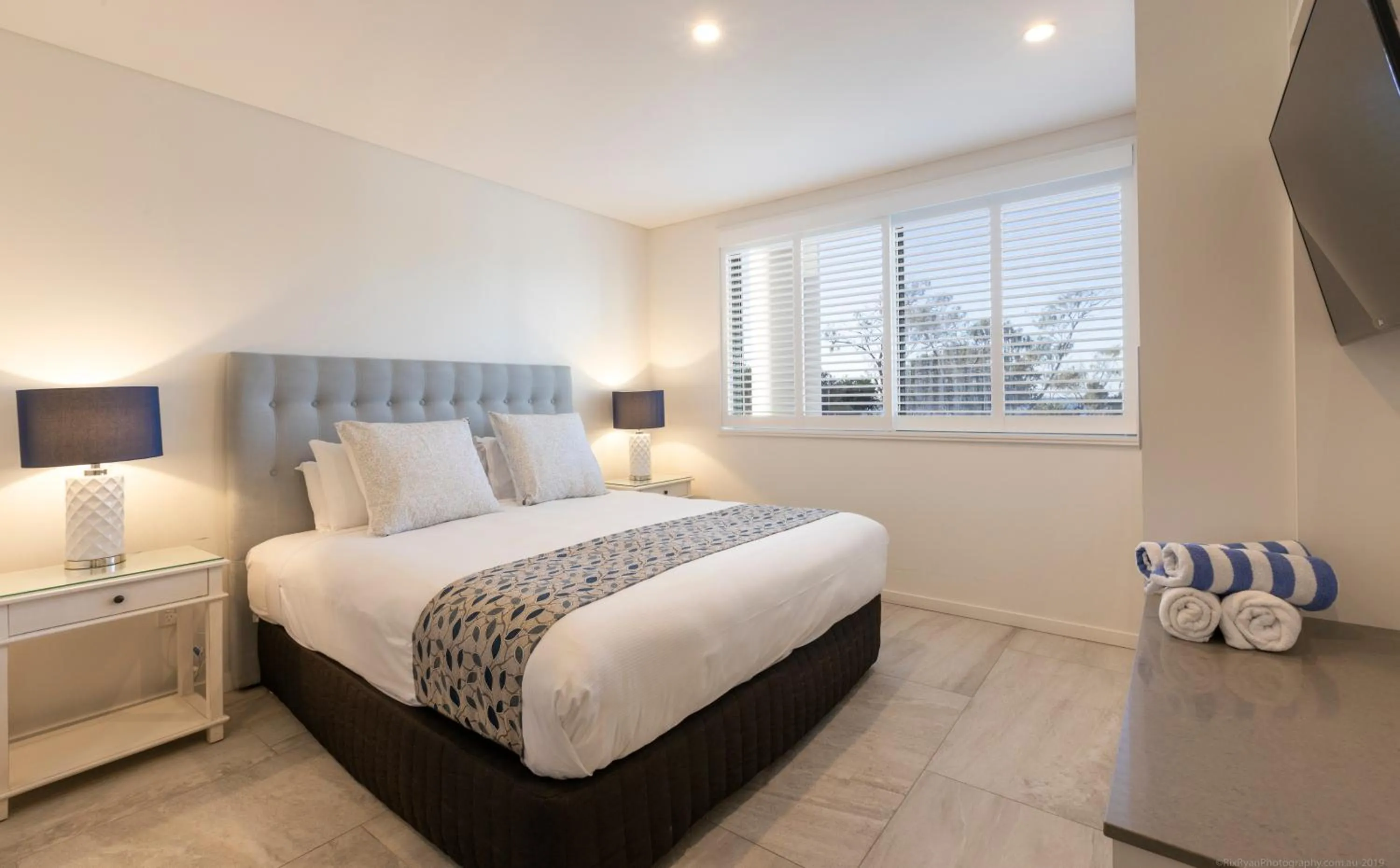 Bedroom, Bed in Bay Royal Apartments