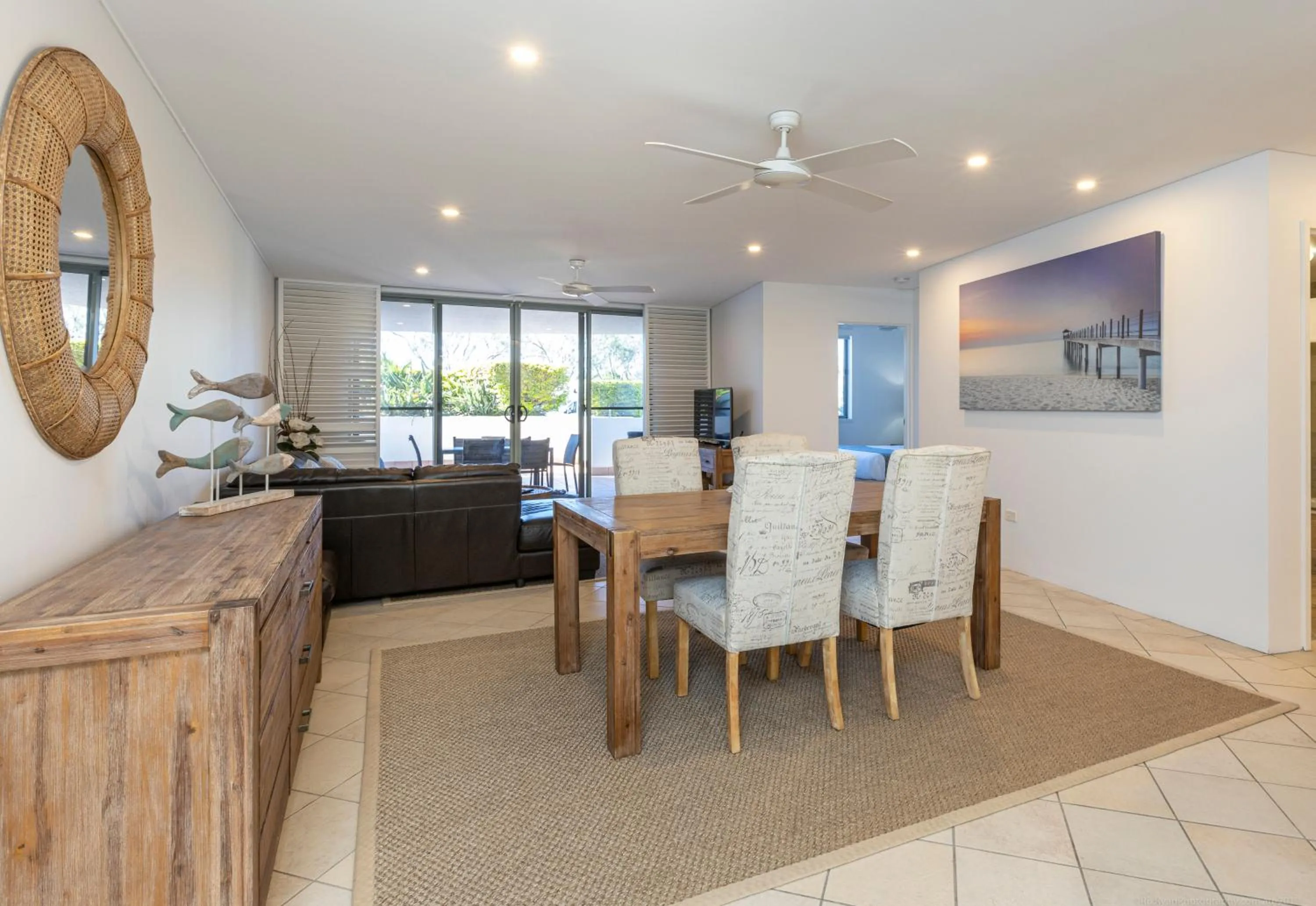 Dining area in Bay Royal Apartments