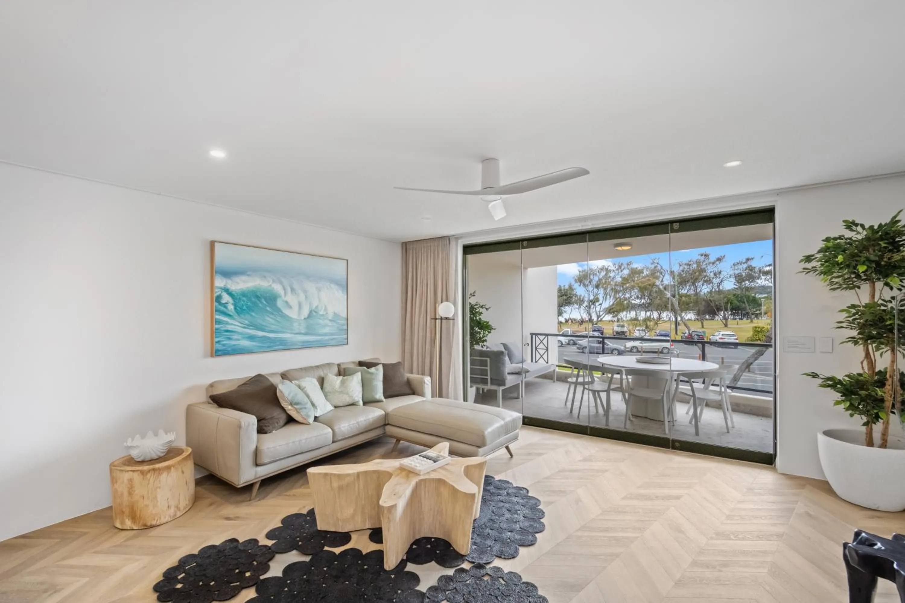 TV and multimedia in Bay Royal Apartments