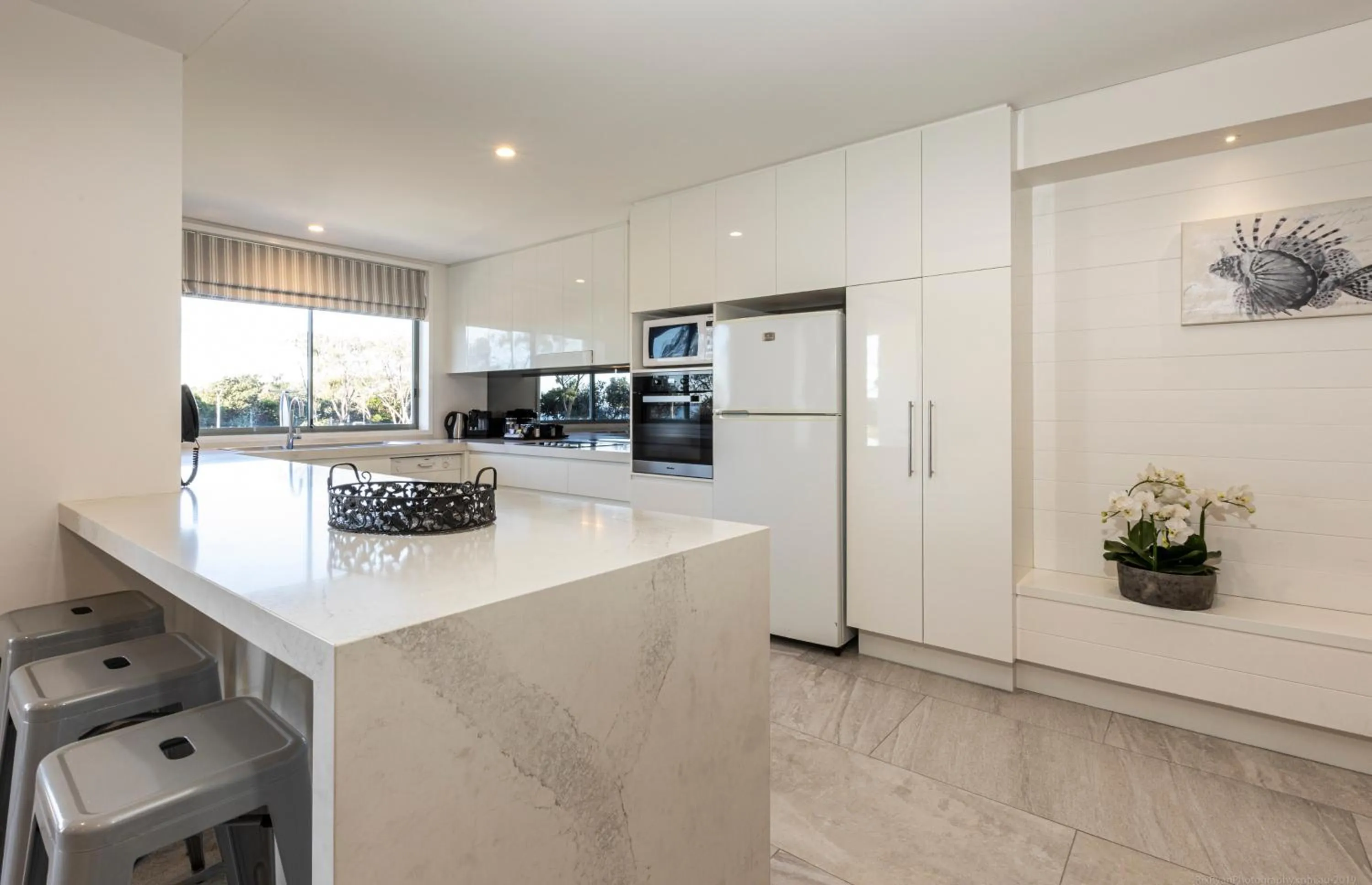 Kitchen or kitchenette in Bay Royal Apartments