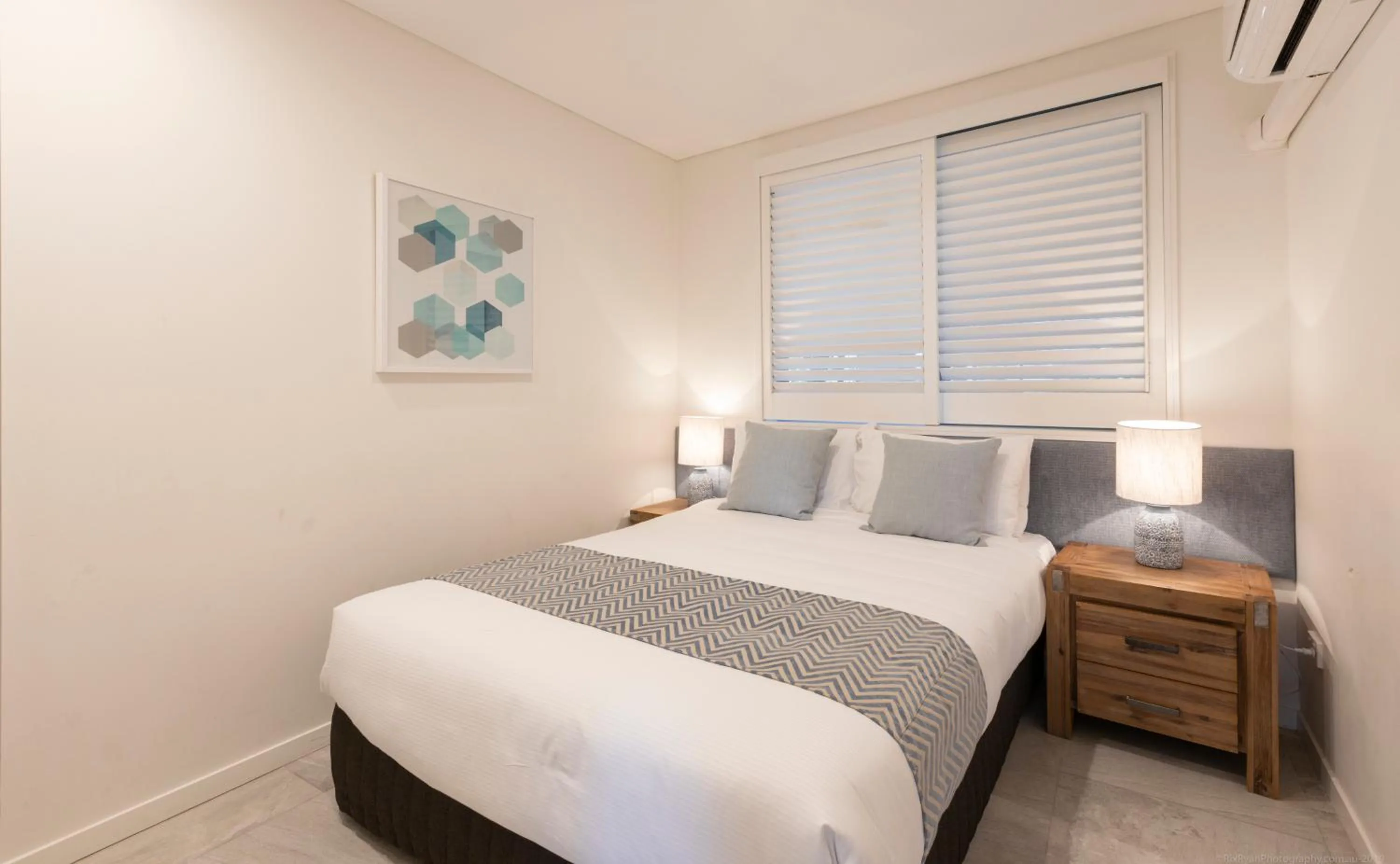 Bedroom, Bed in Bay Royal Apartments