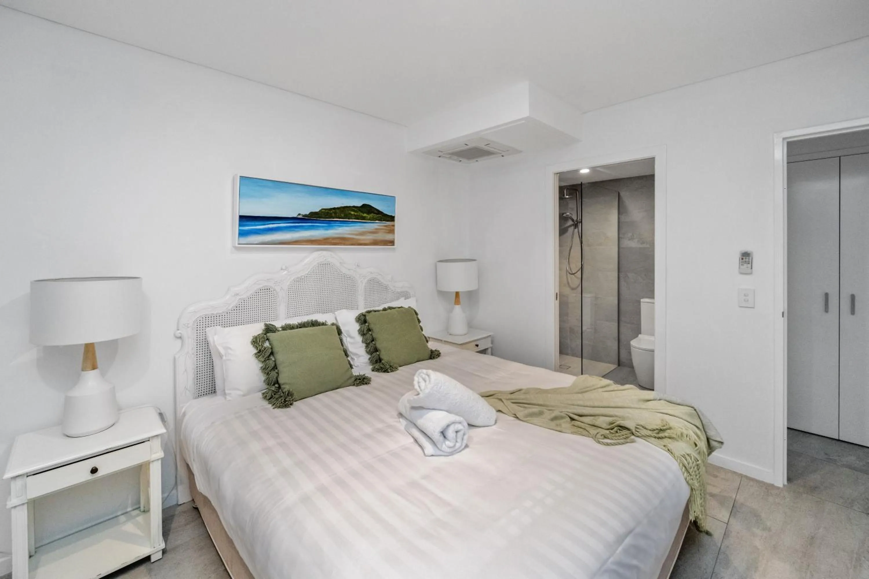 Bed in Bay Royal Apartments