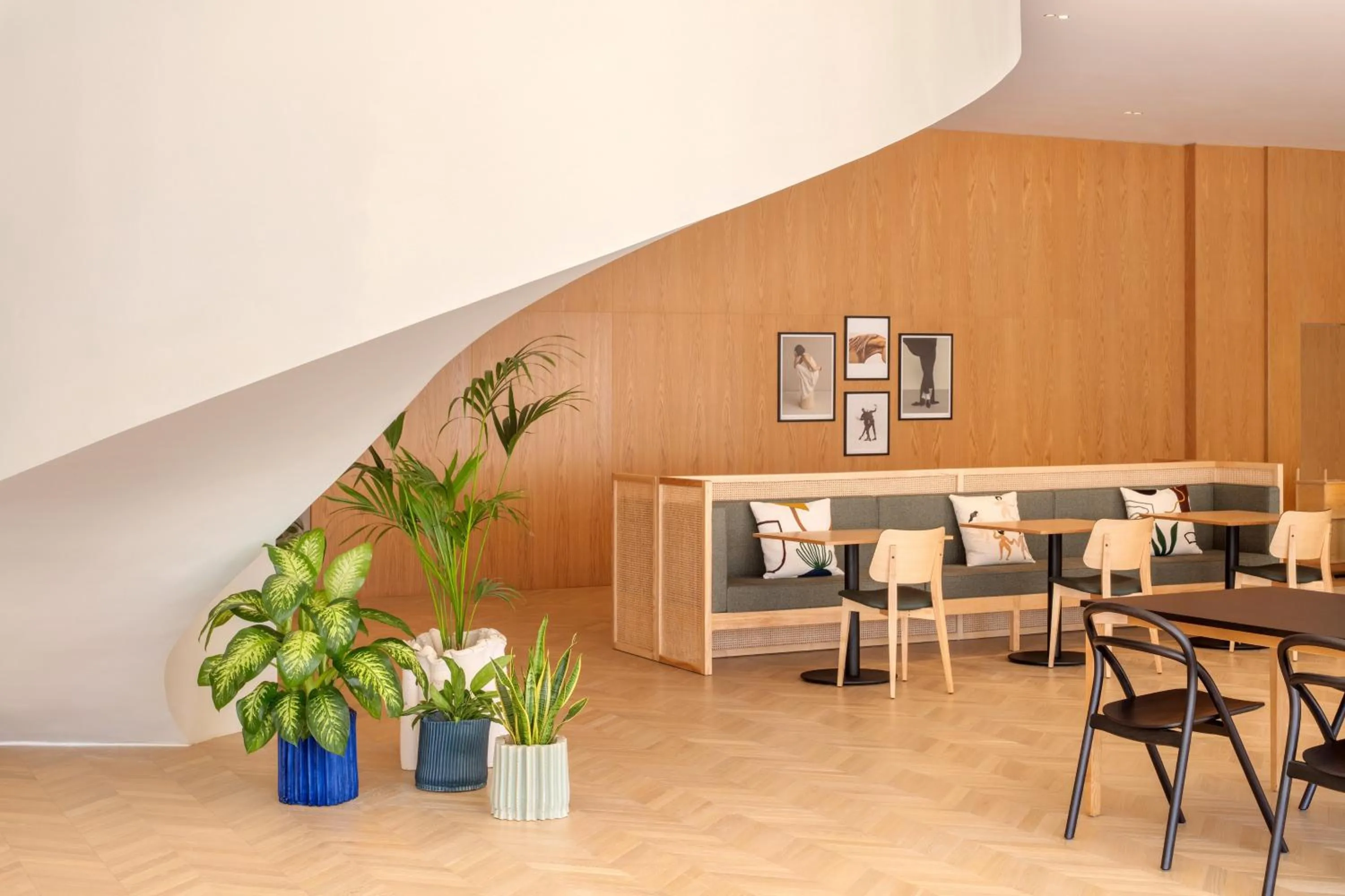 Restaurant/places to eat in Staybridge Suites Dubai Internet City by IHG