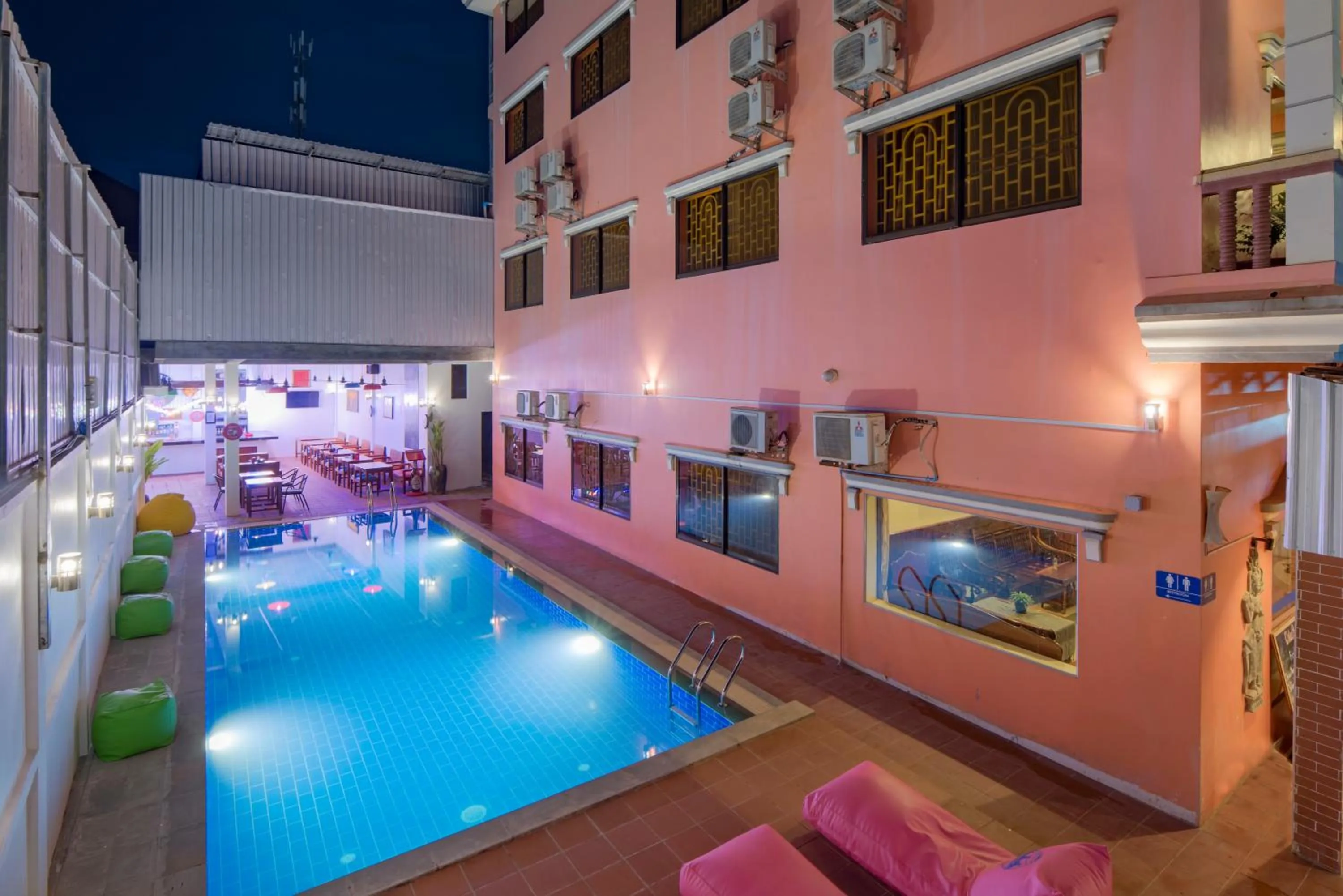 Evening entertainment in The Siem Reap Chilled Backpacker