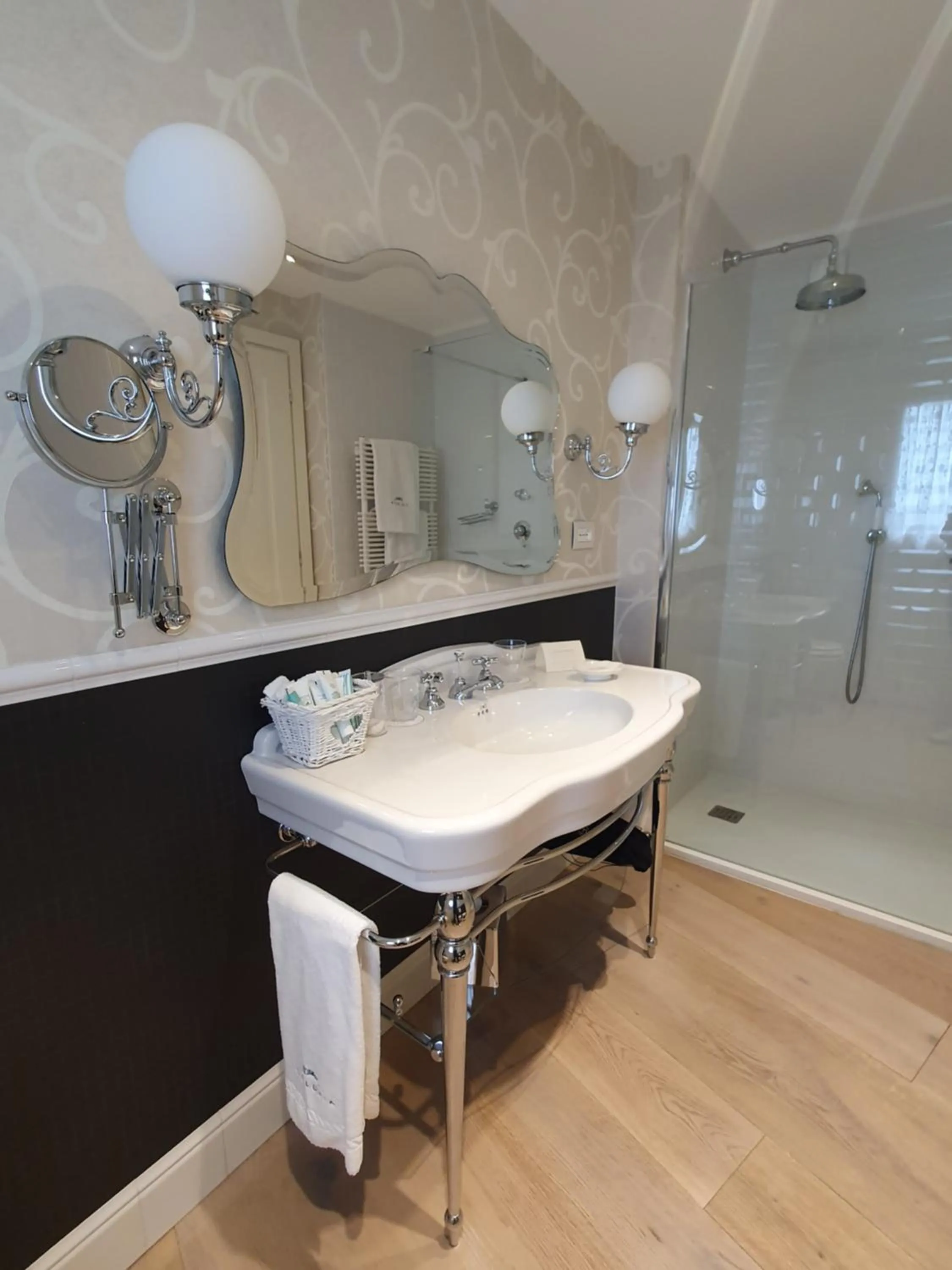 Shower in Colonìa Resort