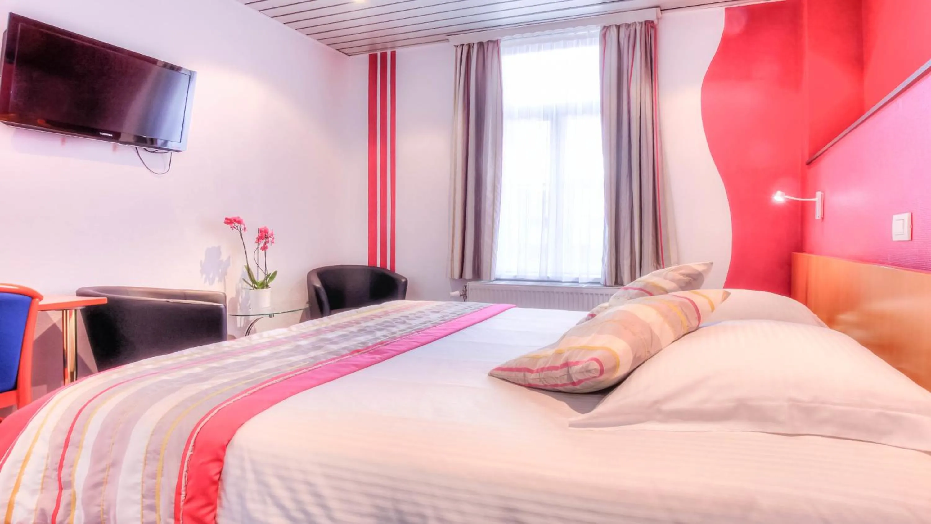 TV and multimedia, Bed in Hotel Le Terminus