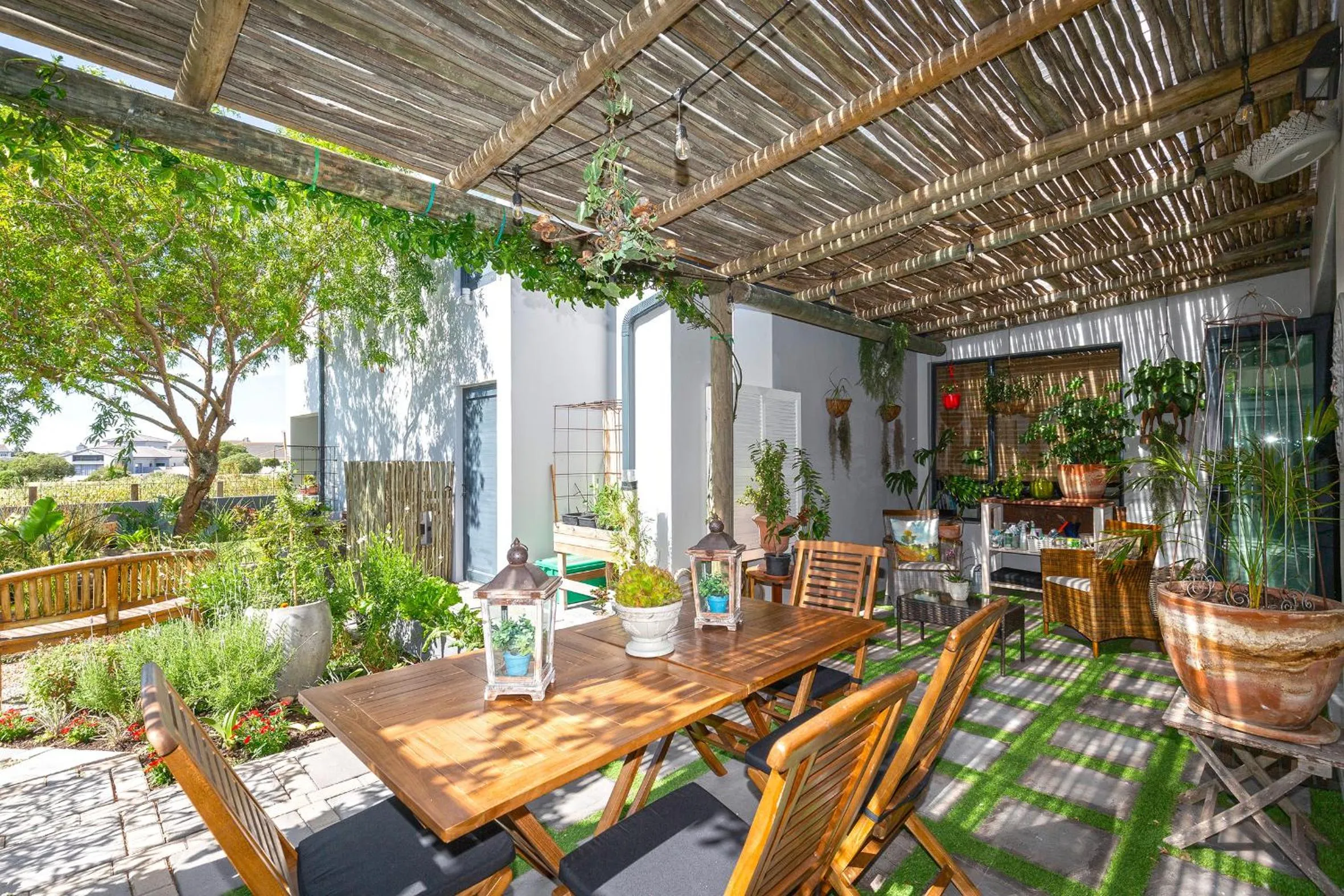 Patio in Le Mahi Guest House