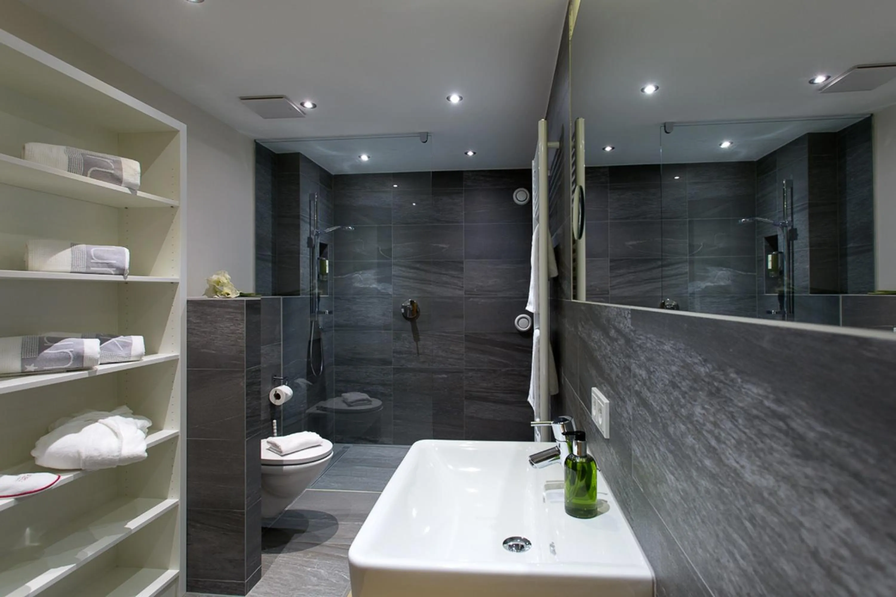 Shower in Hotel Rundeck