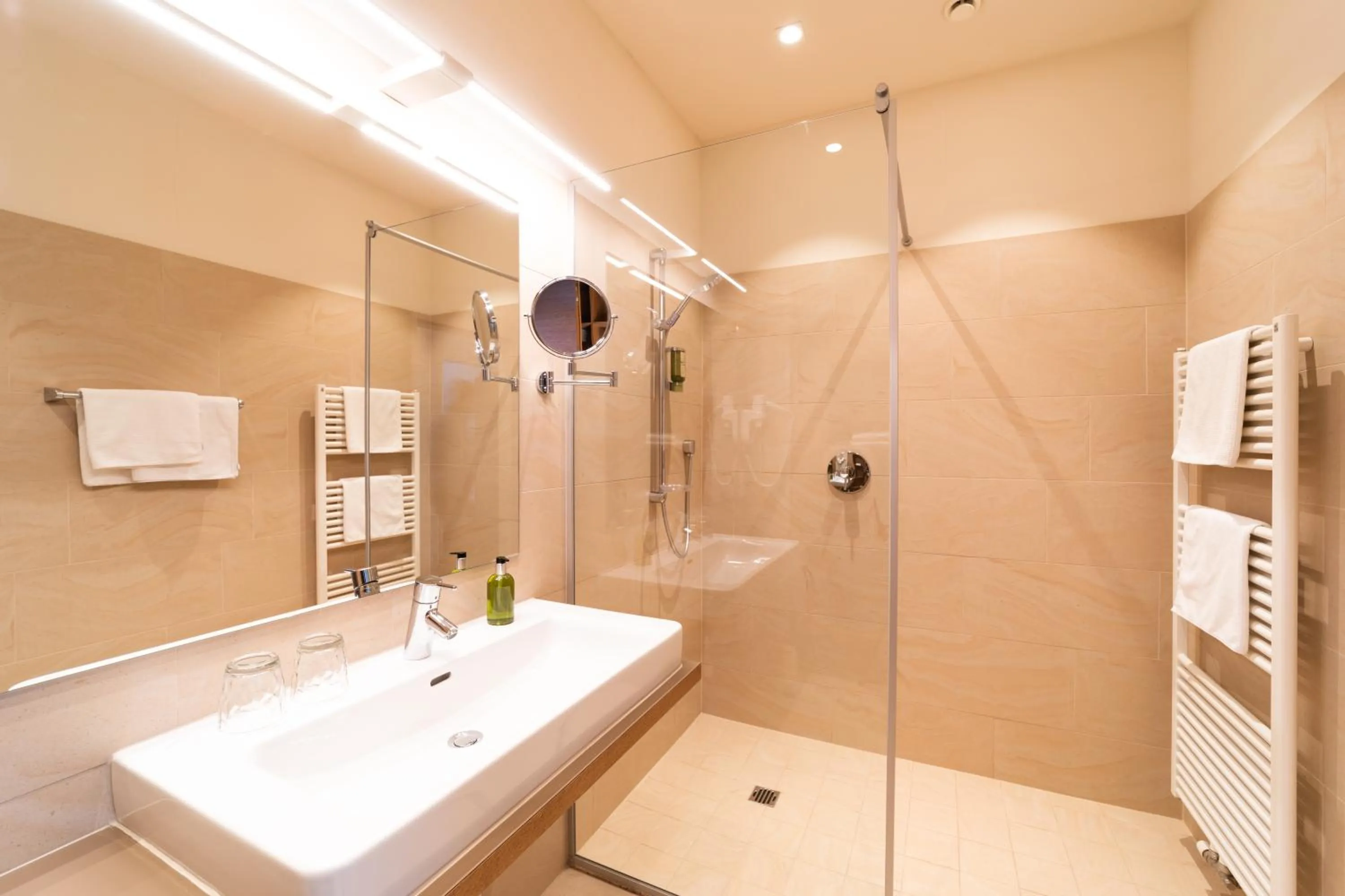 Shower in Hotel Rundeck